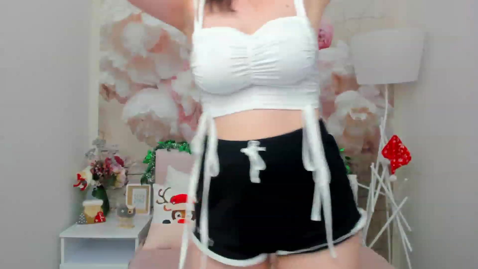 Gallery image thumbnail from ElsaJones's myfreecams stream on, 12/16/2022, 18:25 image 18 of 20
