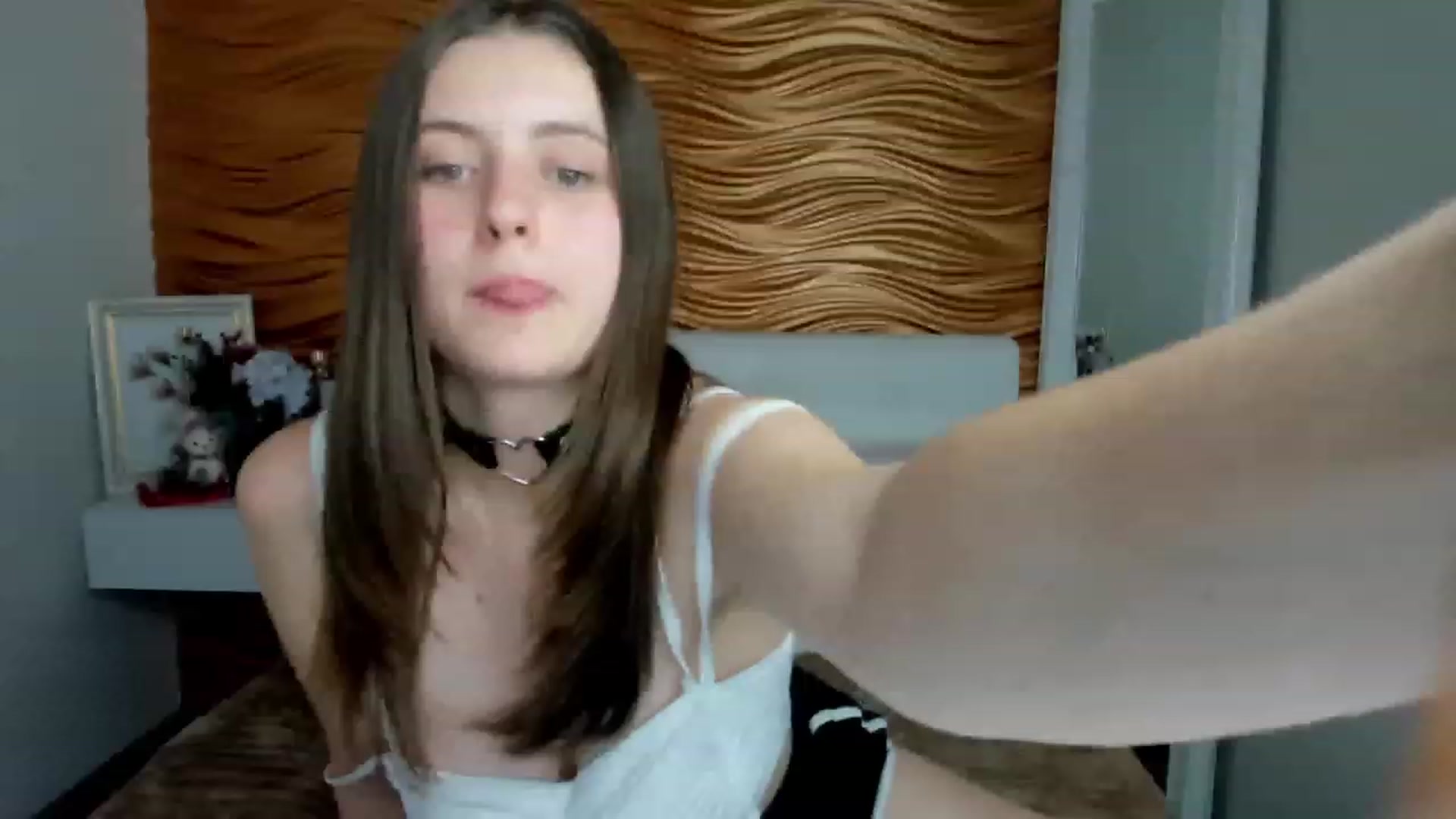 Gallery image thumbnail from ElsaJones's myfreecams stream on, 12/18/2022, 14:03 image 4 of 20