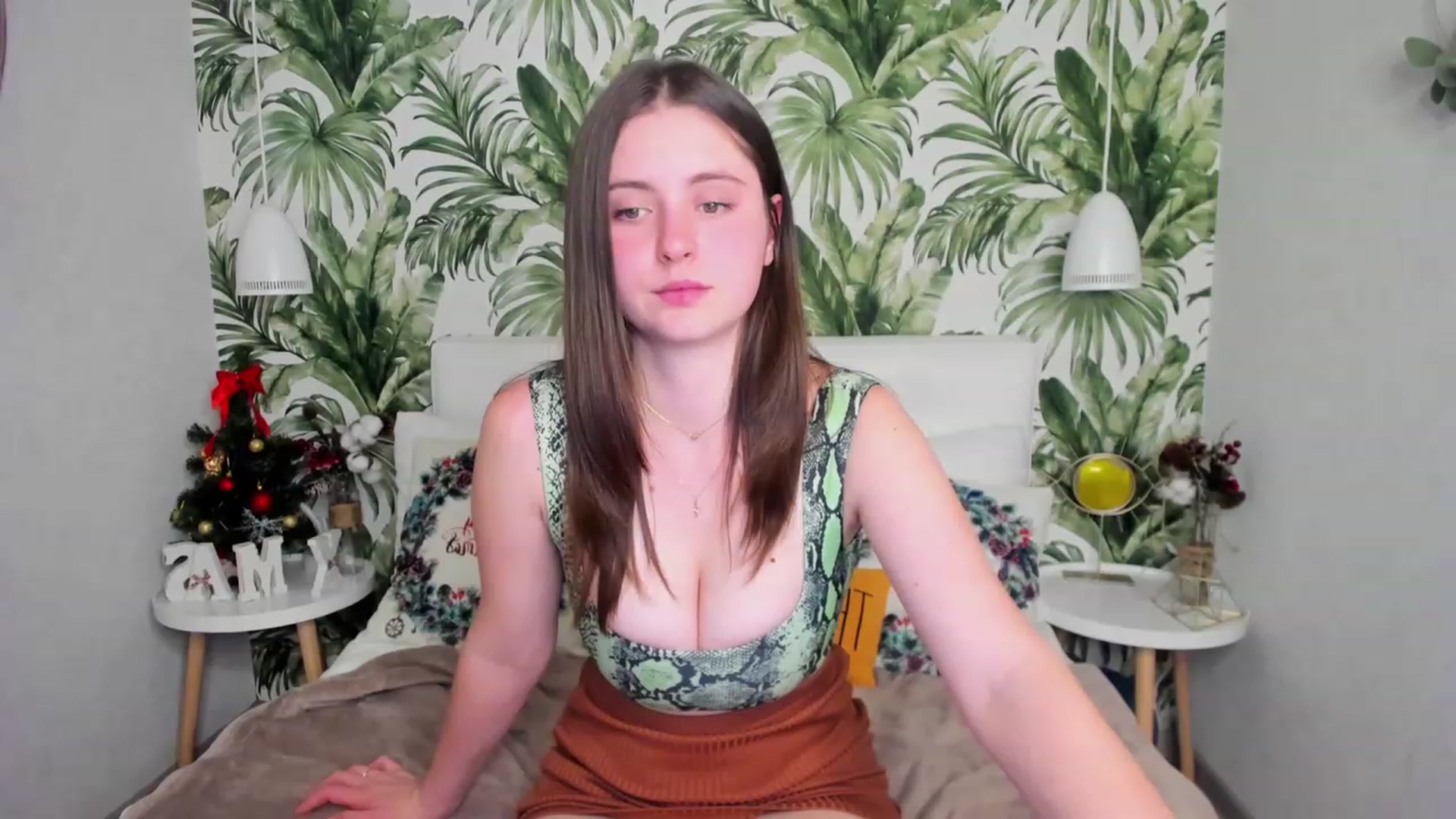 Gallery image thumbnail from ElsaJones's myfreecams stream on, 12/20/2022, 13:46 image 14 of 20