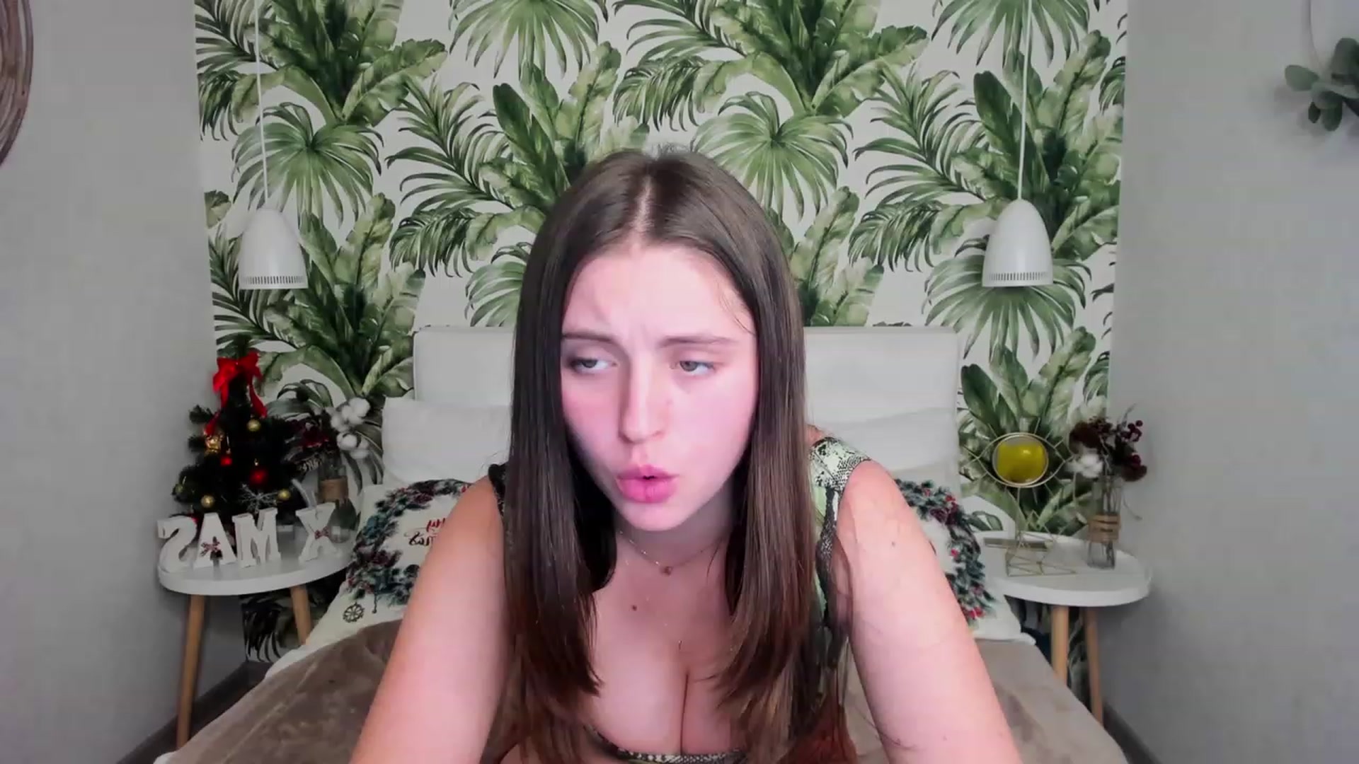 Gallery image thumbnail from ElsaJones's myfreecams stream on, 12/20/2022, 18:30 image 12 of 20
