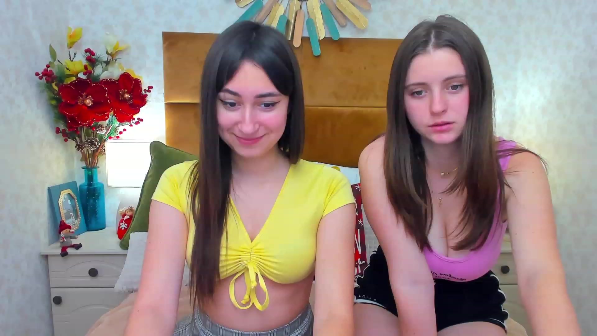 Gallery image thumbnail from ElsaJones's myfreecams stream on, 12/21/2022, 14:21 image 5 of 20