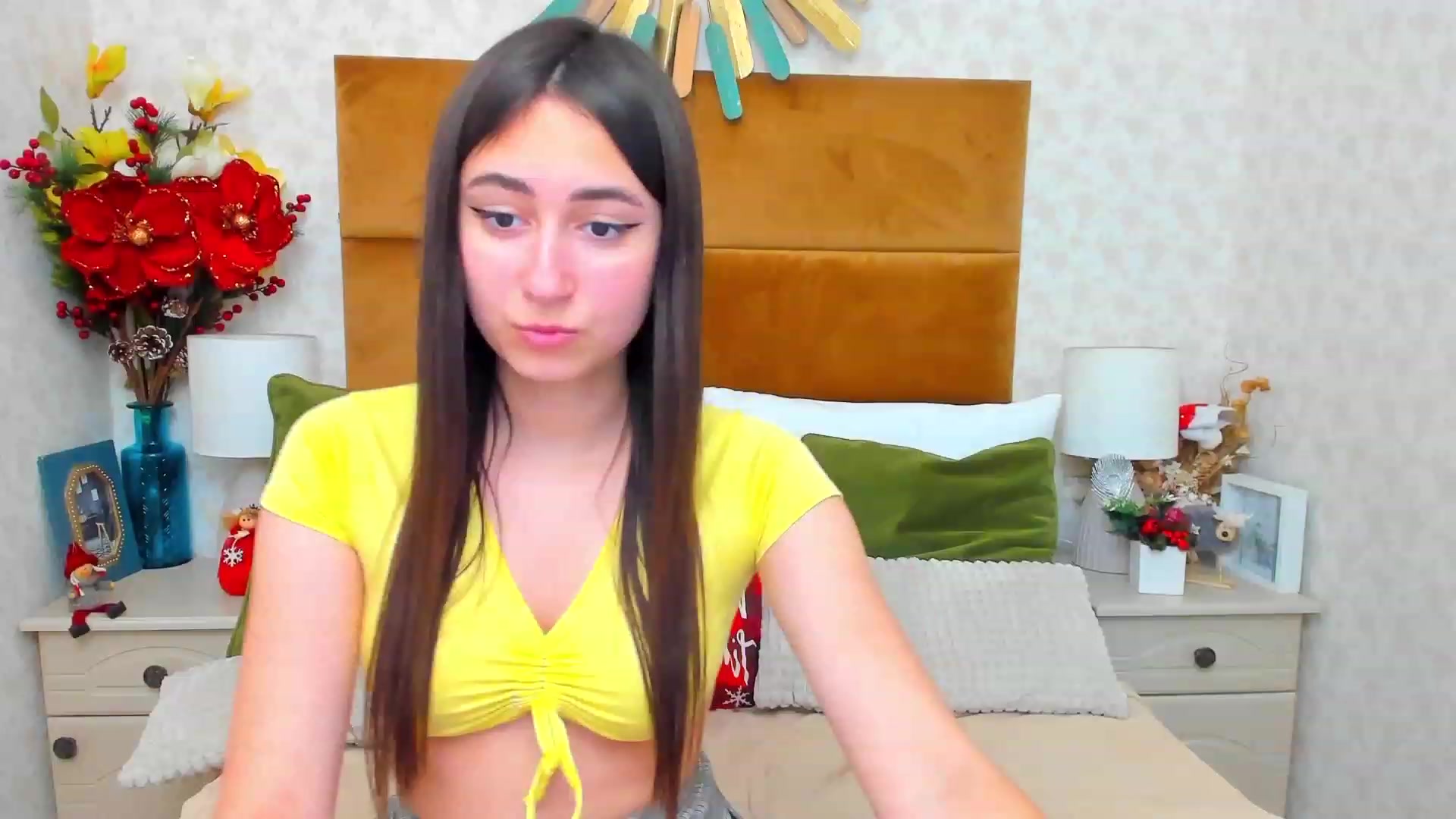 Gallery image thumbnail from ElsaJones's myfreecams stream on, 12/21/2022, 19:13 image 5 of 20