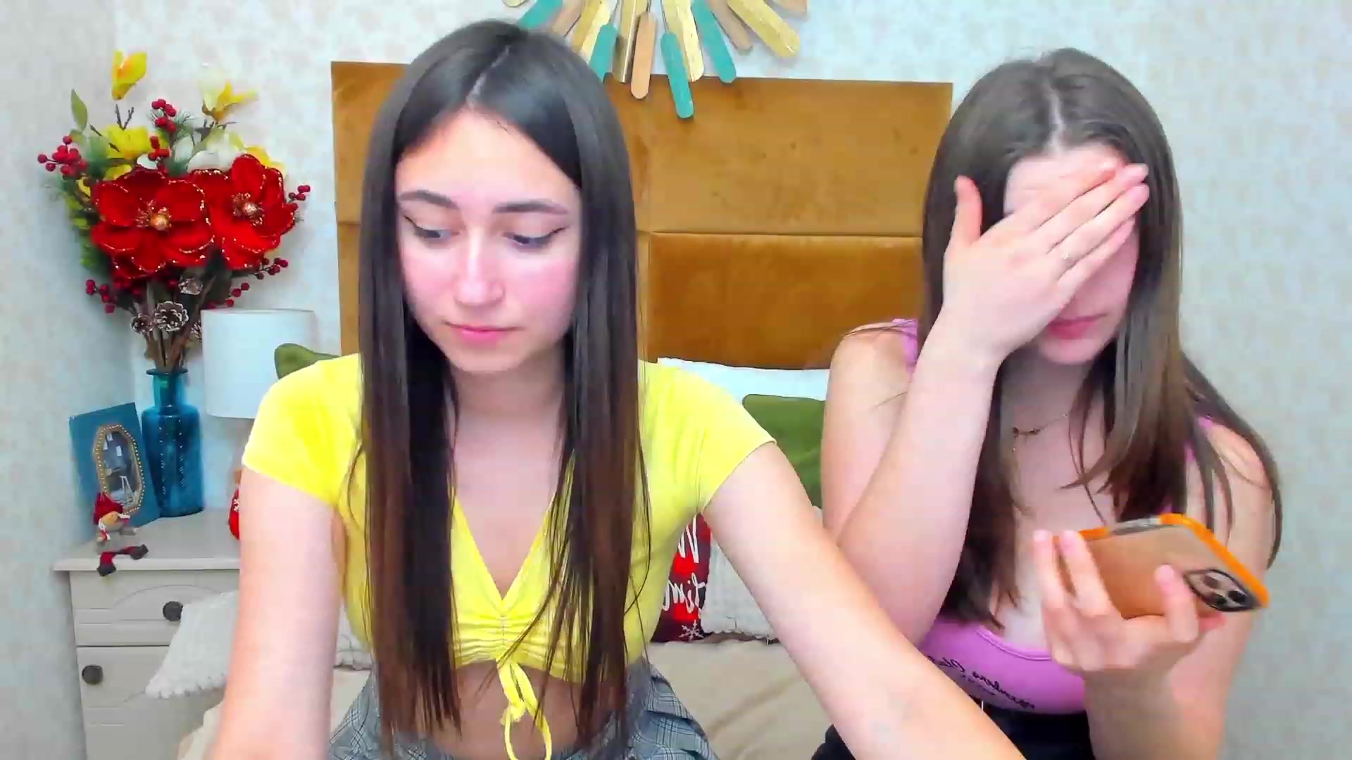 Gallery image thumbnail from ElsaJones's myfreecams stream on, 12/21/2022, 19:13 image 1 of 20