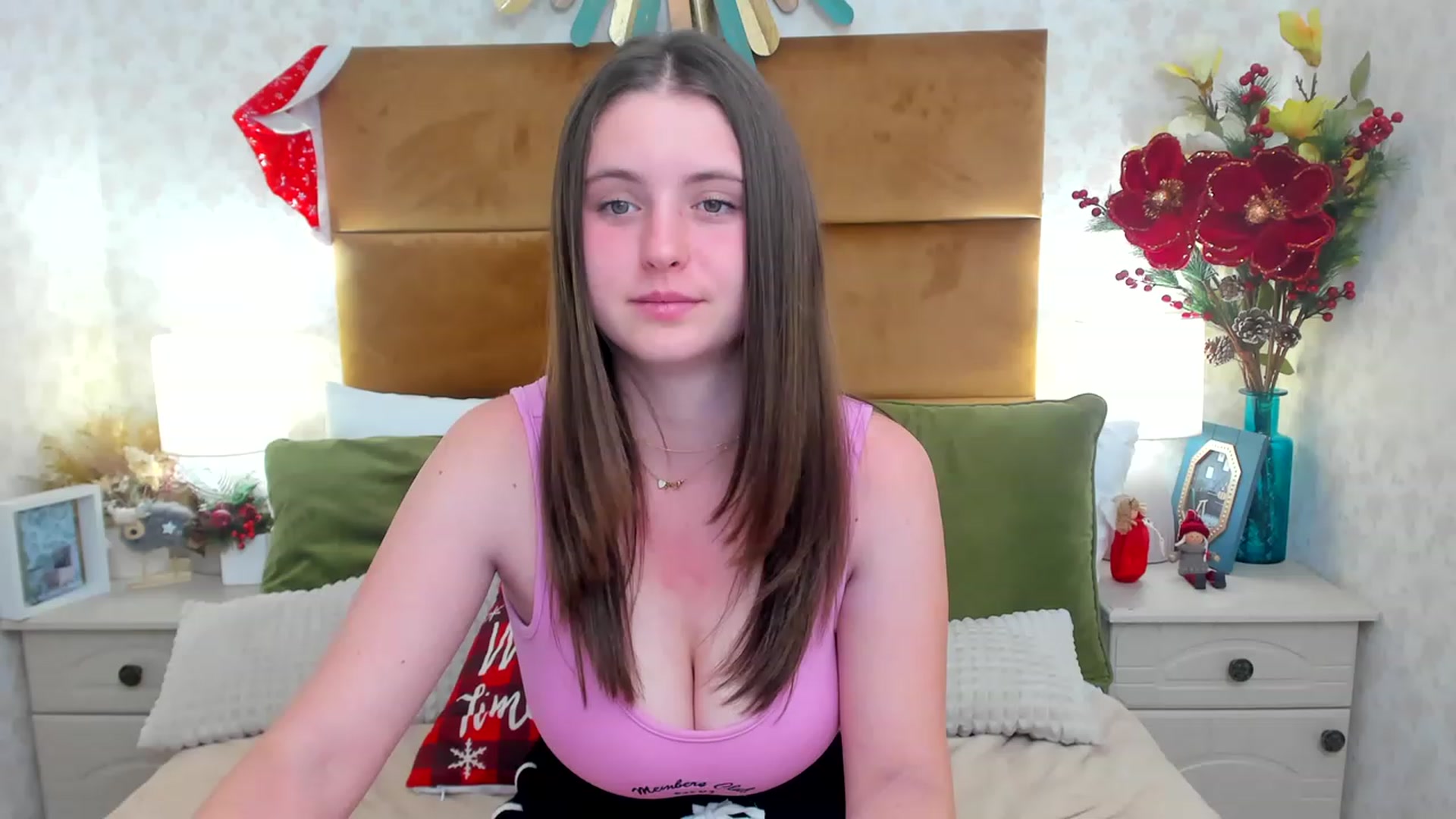 Gallery image thumbnail from ElsaJones's myfreecams stream on, 12/27/2022, 15:40 image 12 of 20