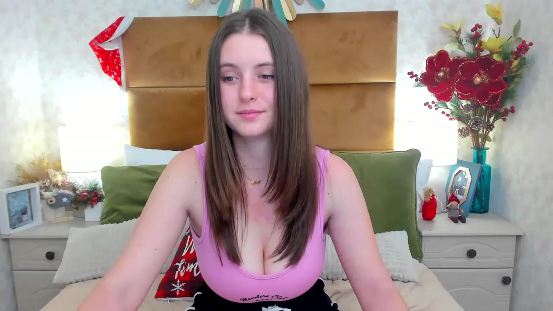 Gallery image thumbnail from ElsaJones's myfreecams stream on, 12/27/2022, 15:40 image 15 of 20