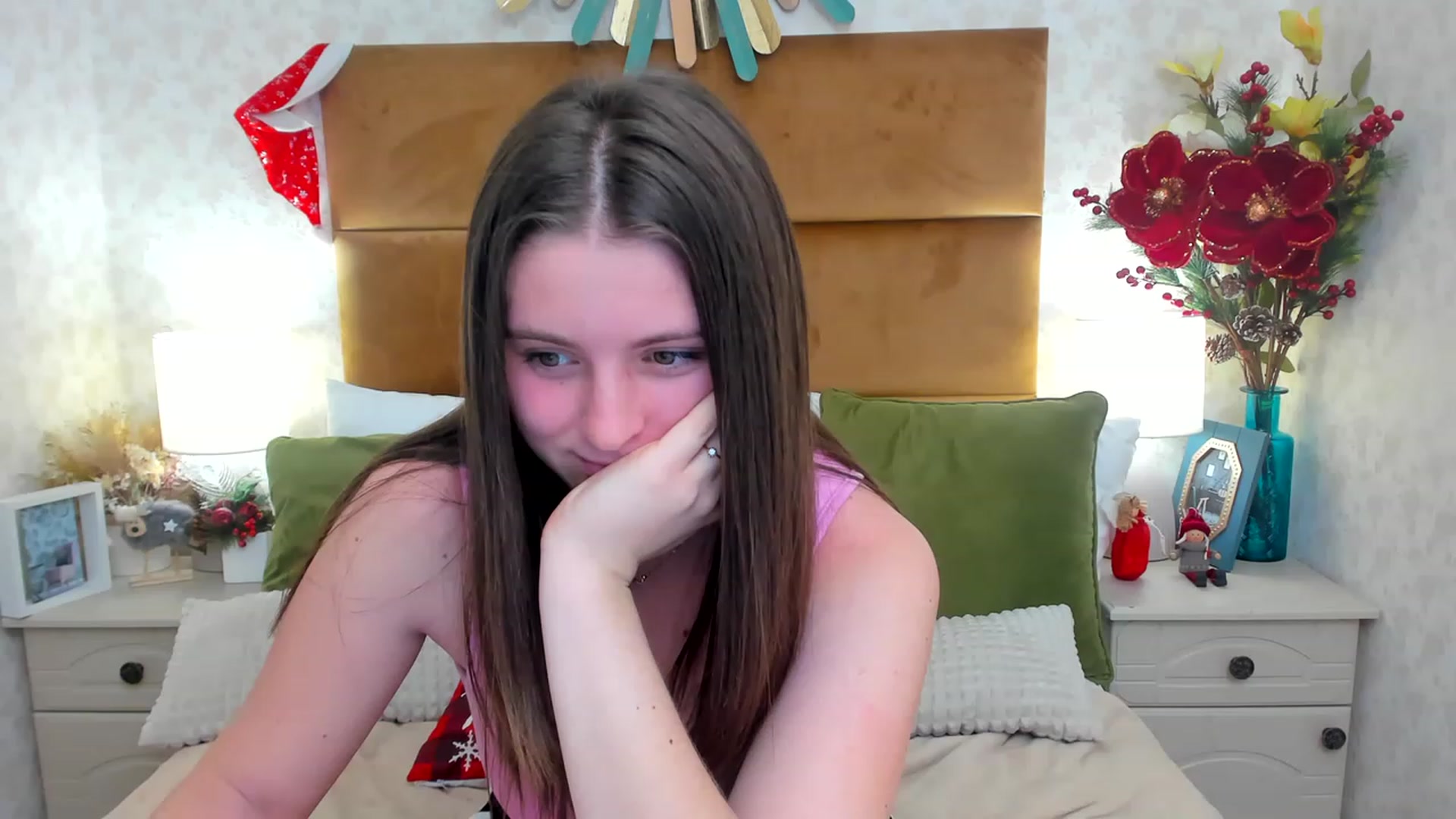 Gallery image thumbnail from ElsaJones's myfreecams stream on, 12/27/2022, 15:40 image 19 of 20