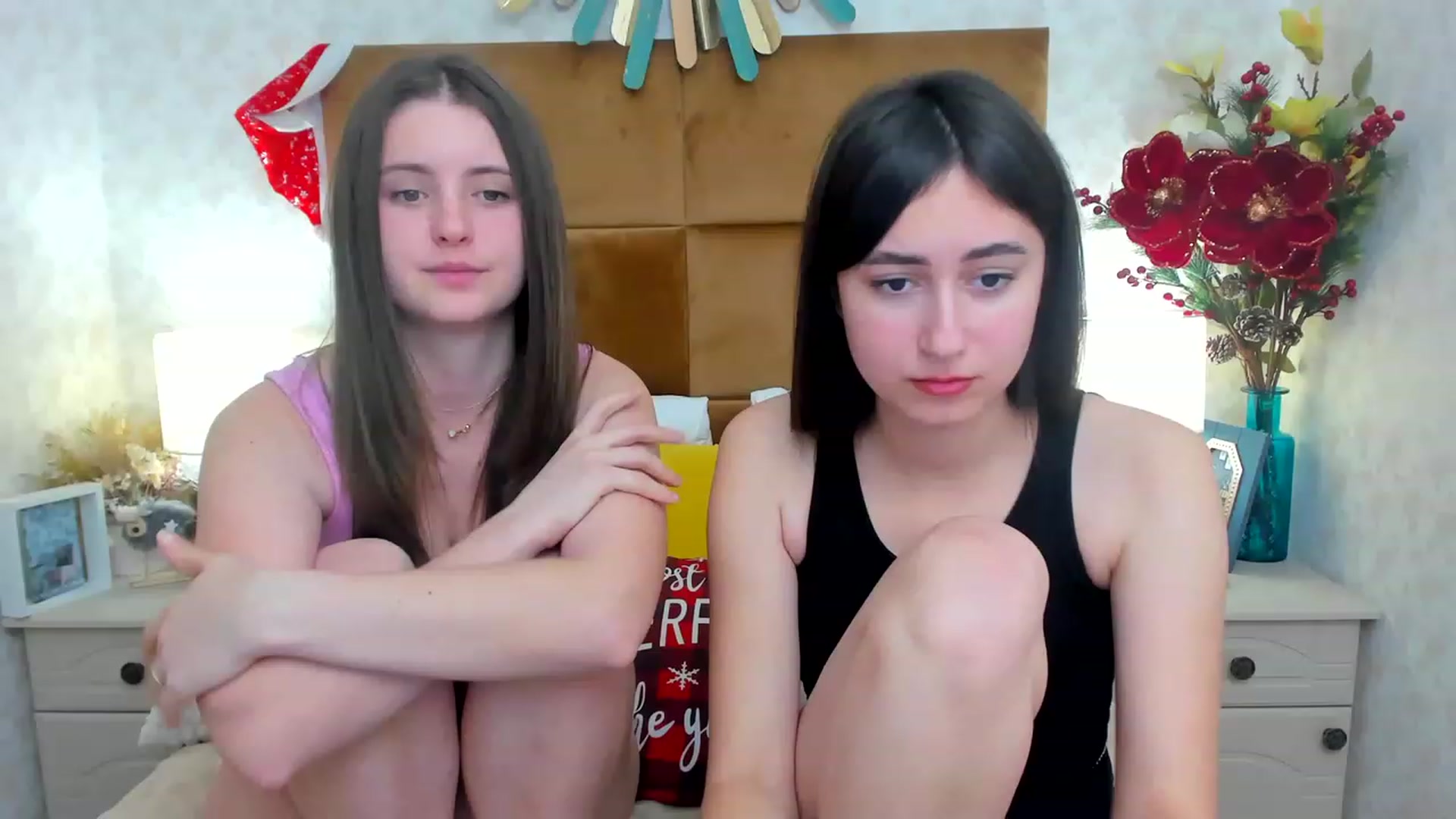 Gallery image thumbnail from ElsaJones's myfreecams stream on, 12/27/2022, 15:40 image 2 of 20