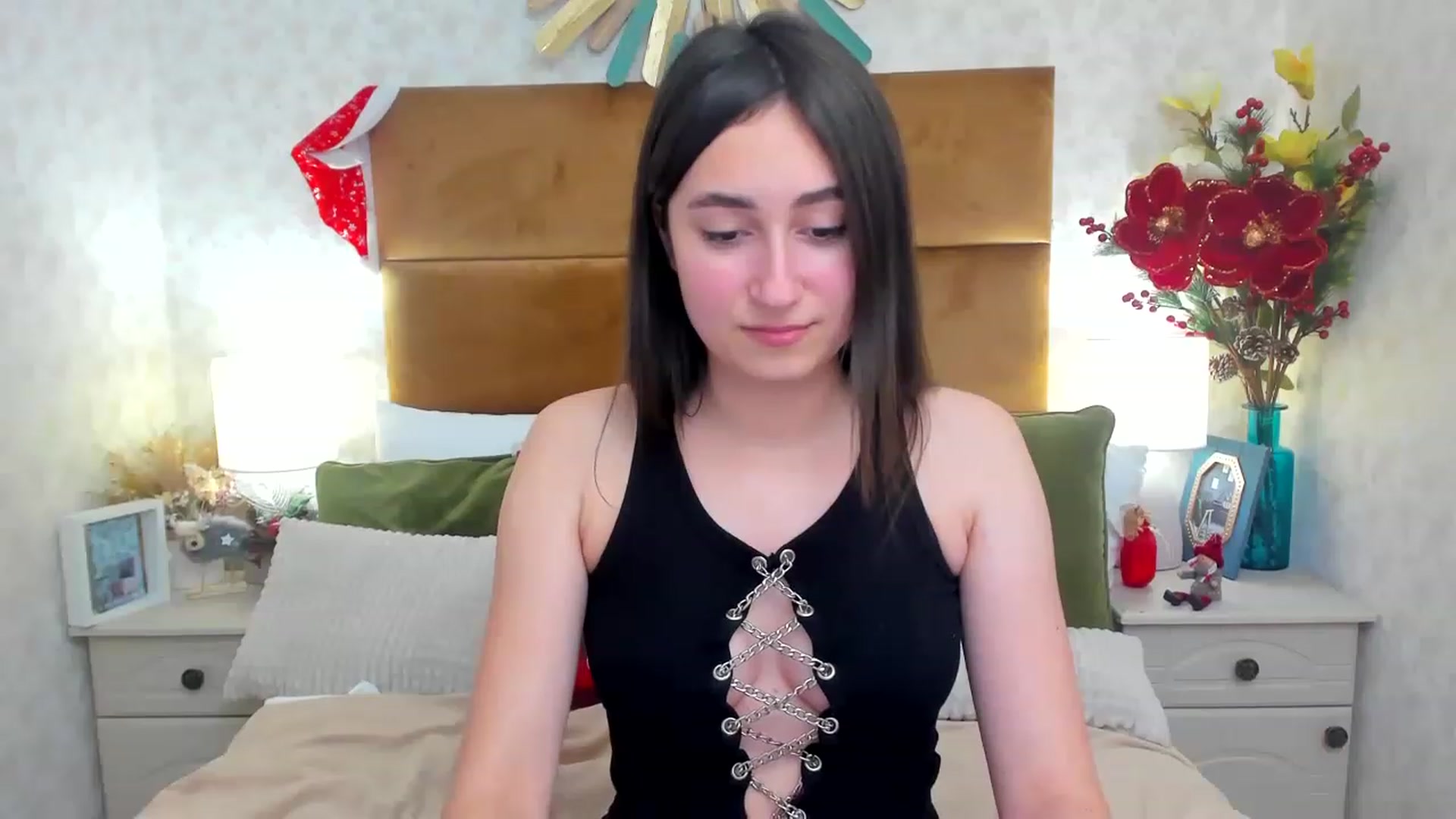 Gallery image thumbnail from ElsaJones's myfreecams stream on, 12/27/2022, 18:36 image 8 of 20