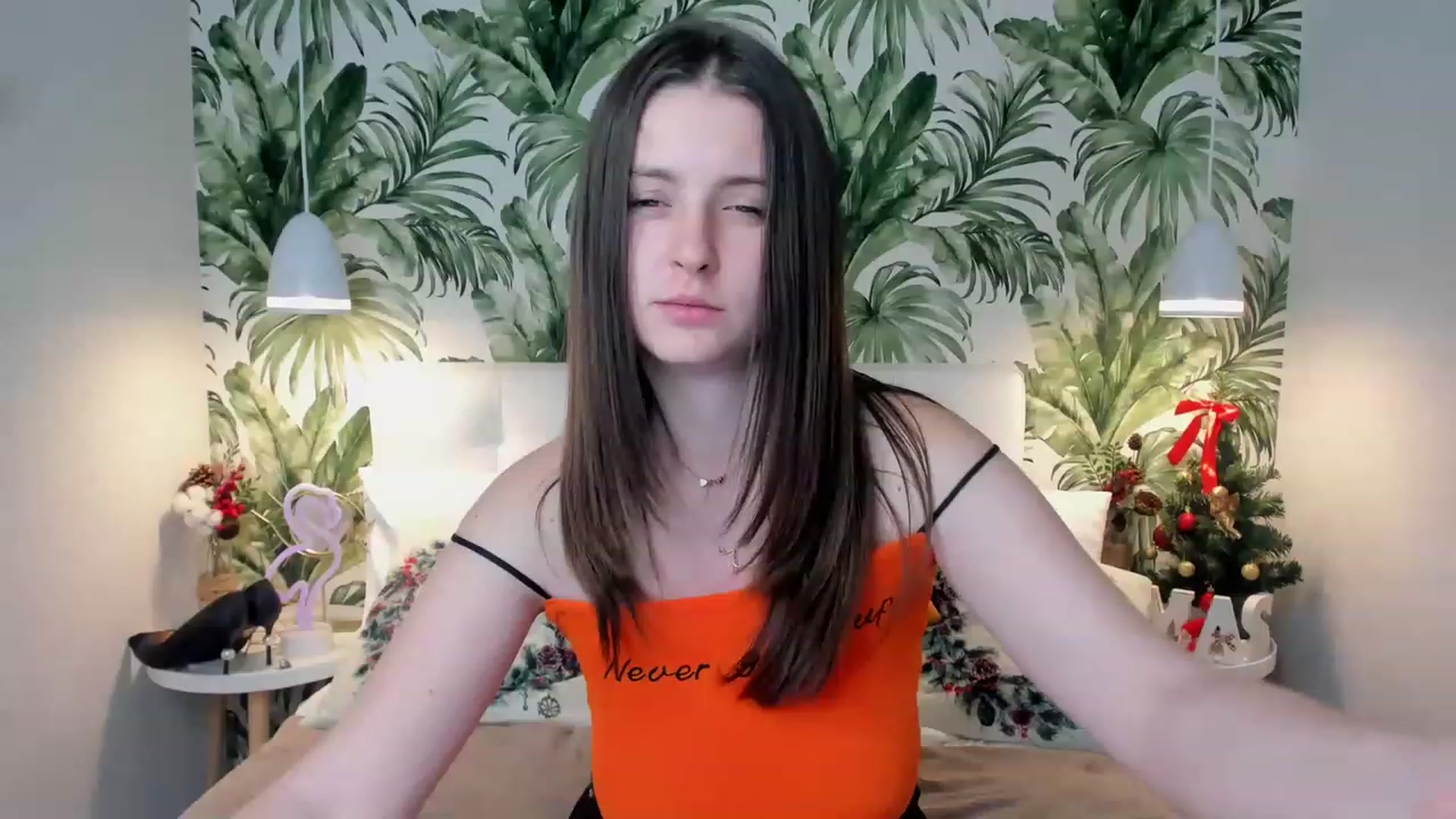 Gallery image thumbnail from ElsaJones's myfreecams stream on, 12/28/2022, 14:00 image 16 of 20