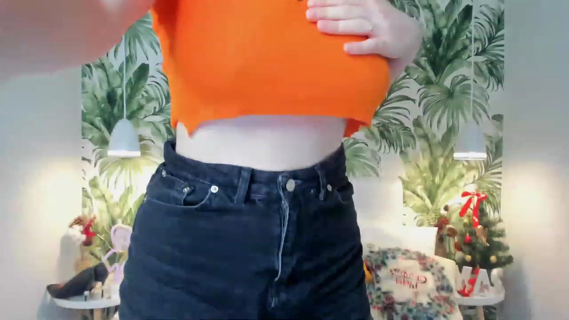 Gallery image thumbnail from ElsaJones's myfreecams stream on, 12/28/2022, 14:00 image 11 of 20