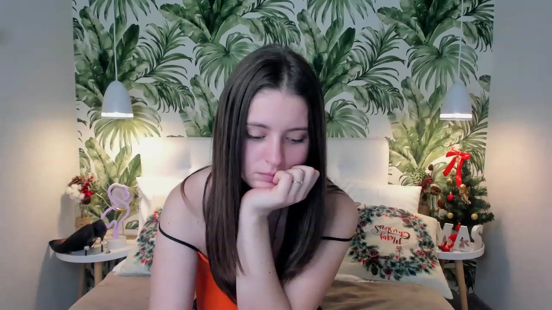 Gallery image thumbnail from ElsaJones's myfreecams stream on, 12/28/2022, 14:00 image 18 of 20