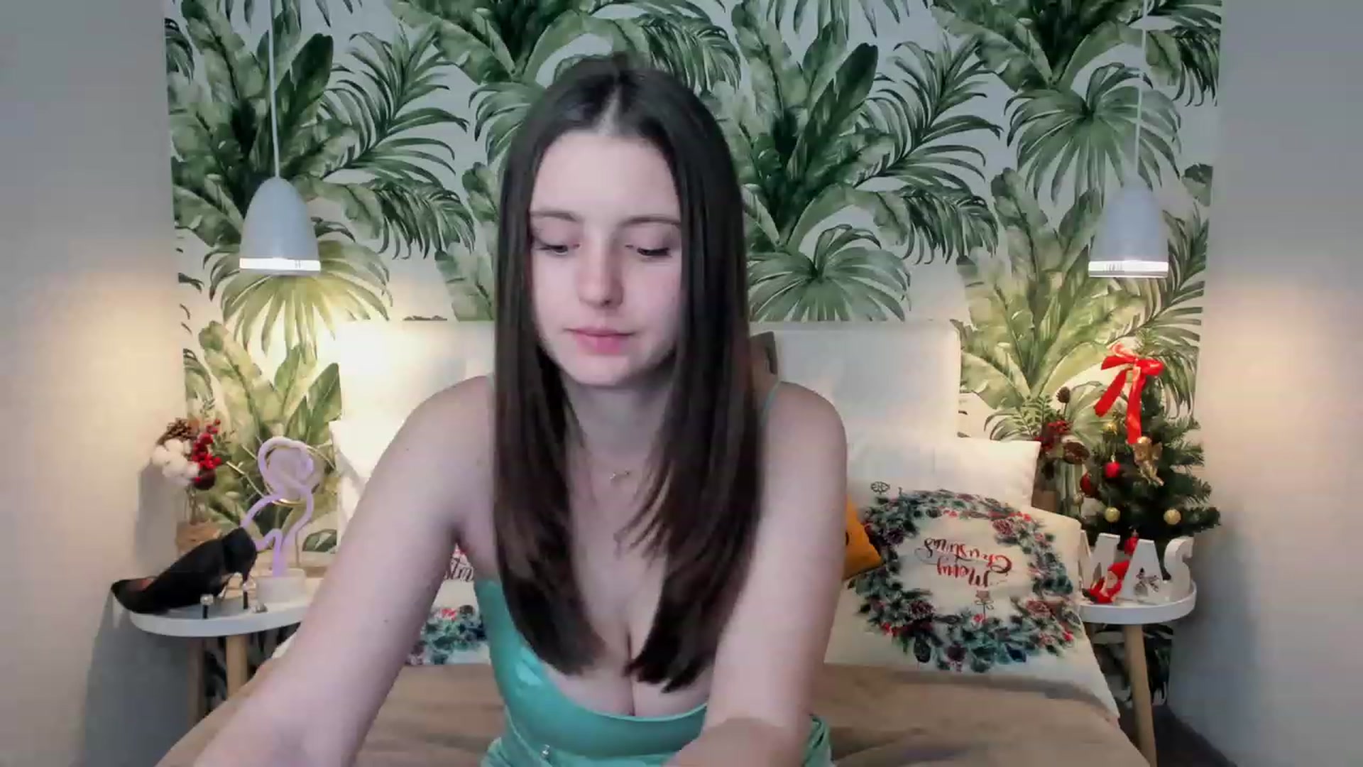 Gallery image thumbnail from ElsaJones's myfreecams stream on, 12/28/2022, 14:00 image 2 of 20