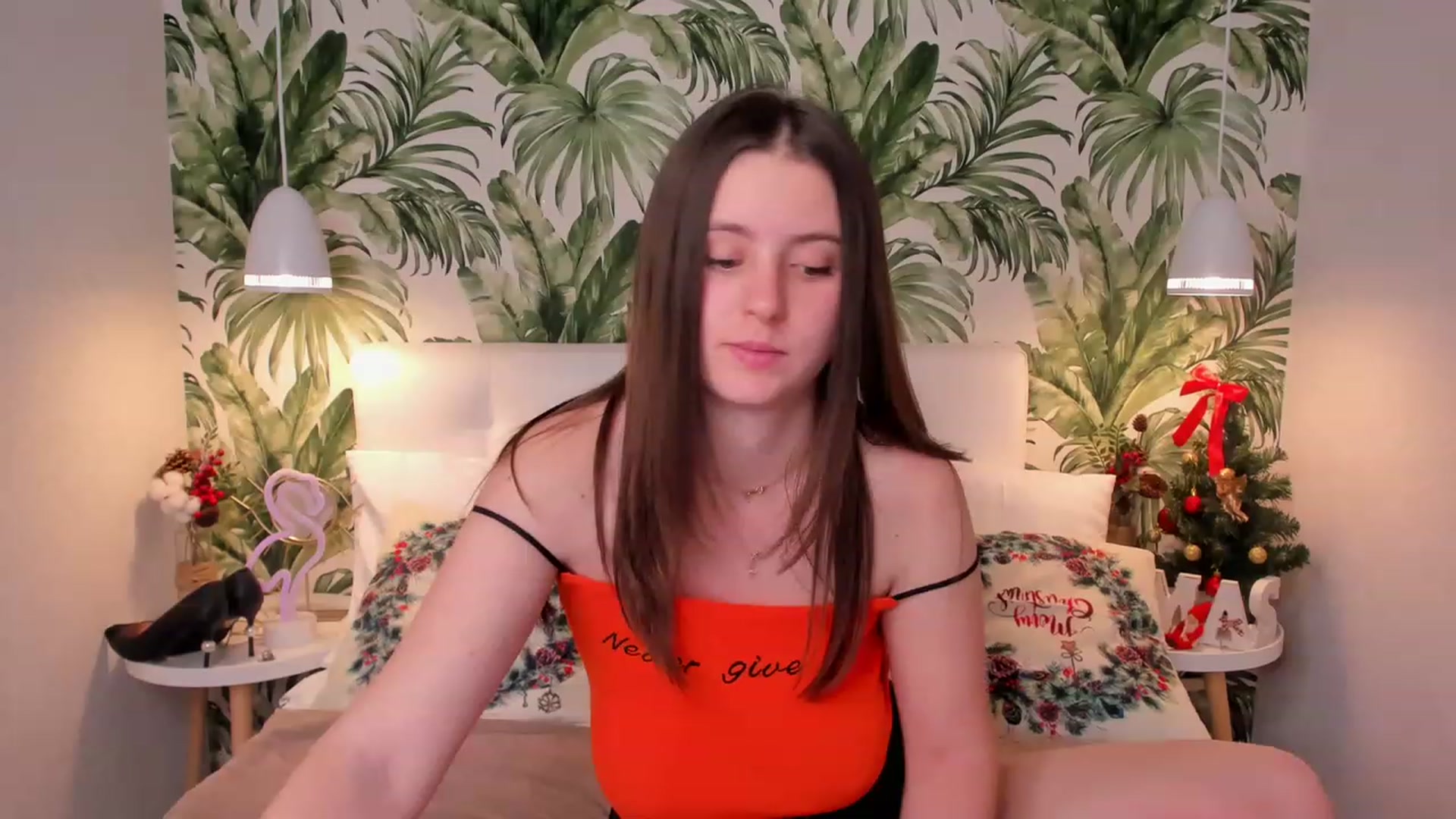 Gallery image thumbnail from ElsaJones's myfreecams stream on, 12/28/2022, 14:41 image 4 of 20