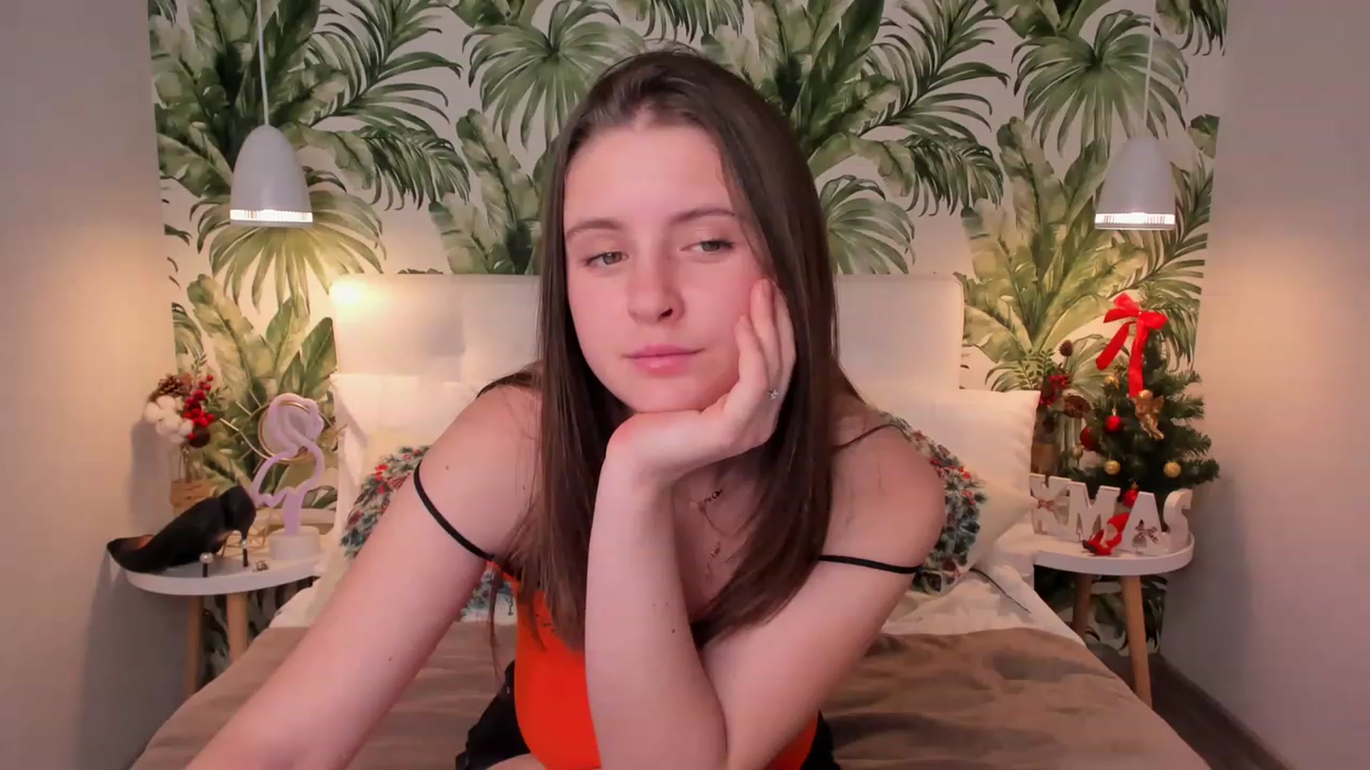 Gallery image thumbnail from ElsaJones's myfreecams stream on, 12/28/2022, 15:54 image 11 of 20