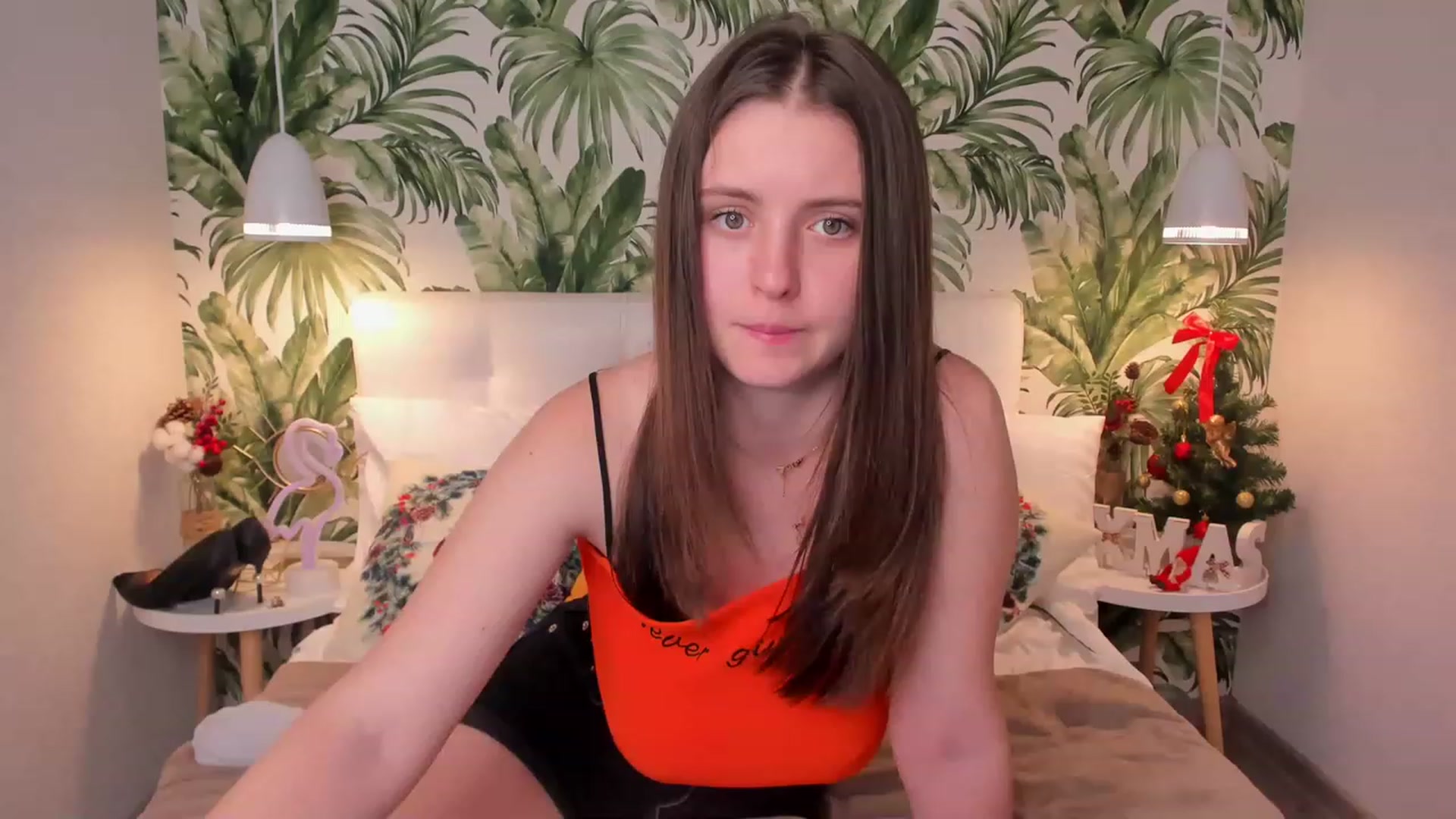 Gallery image thumbnail from ElsaJones's myfreecams stream on, 12/28/2022, 15:54 image 8 of 20