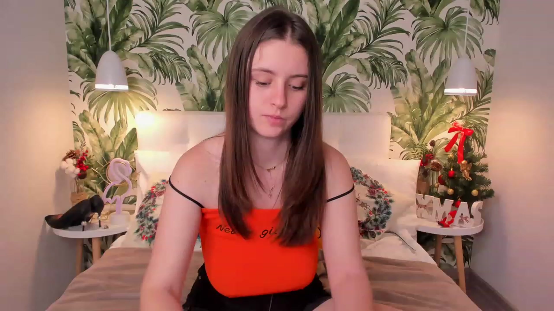 Gallery image thumbnail from ElsaJones's myfreecams stream on, 12/28/2022, 15:54 image 4 of 20