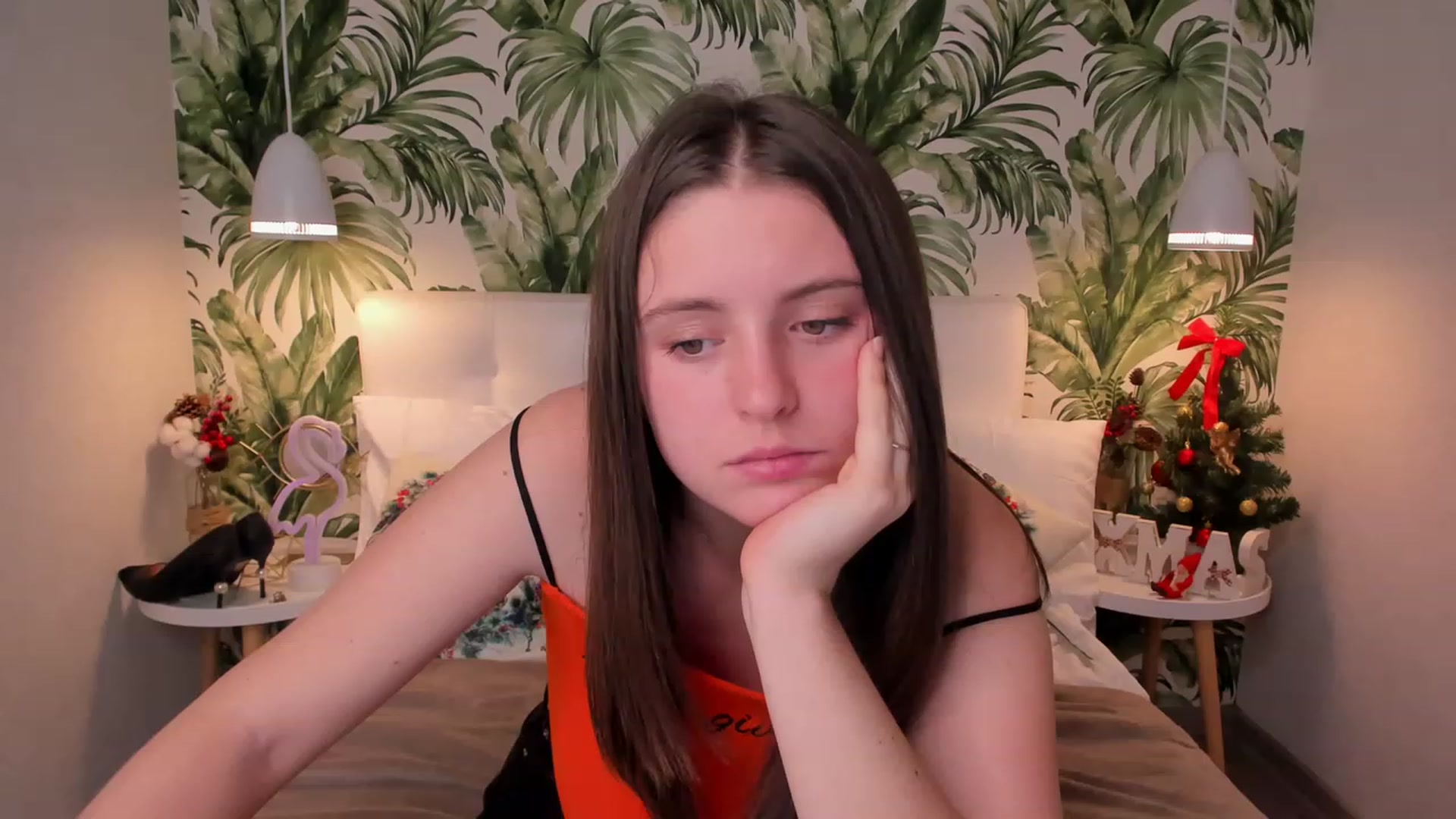 Gallery image thumbnail from ElsaJones's myfreecams stream on, 12/28/2022, 15:54 image 6 of 20
