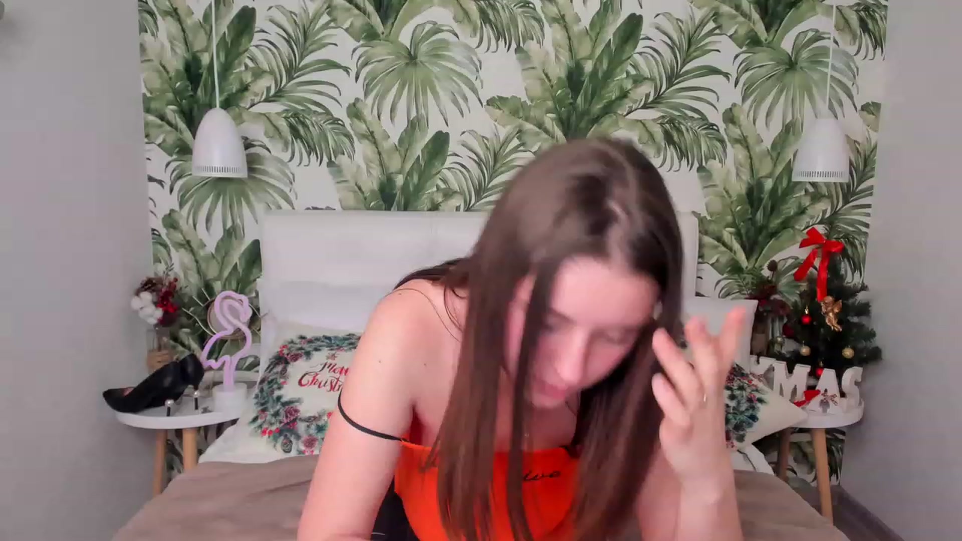 Gallery image thumbnail from ElsaJones's myfreecams stream on, 12/28/2022, 19:21 image 3 of 20