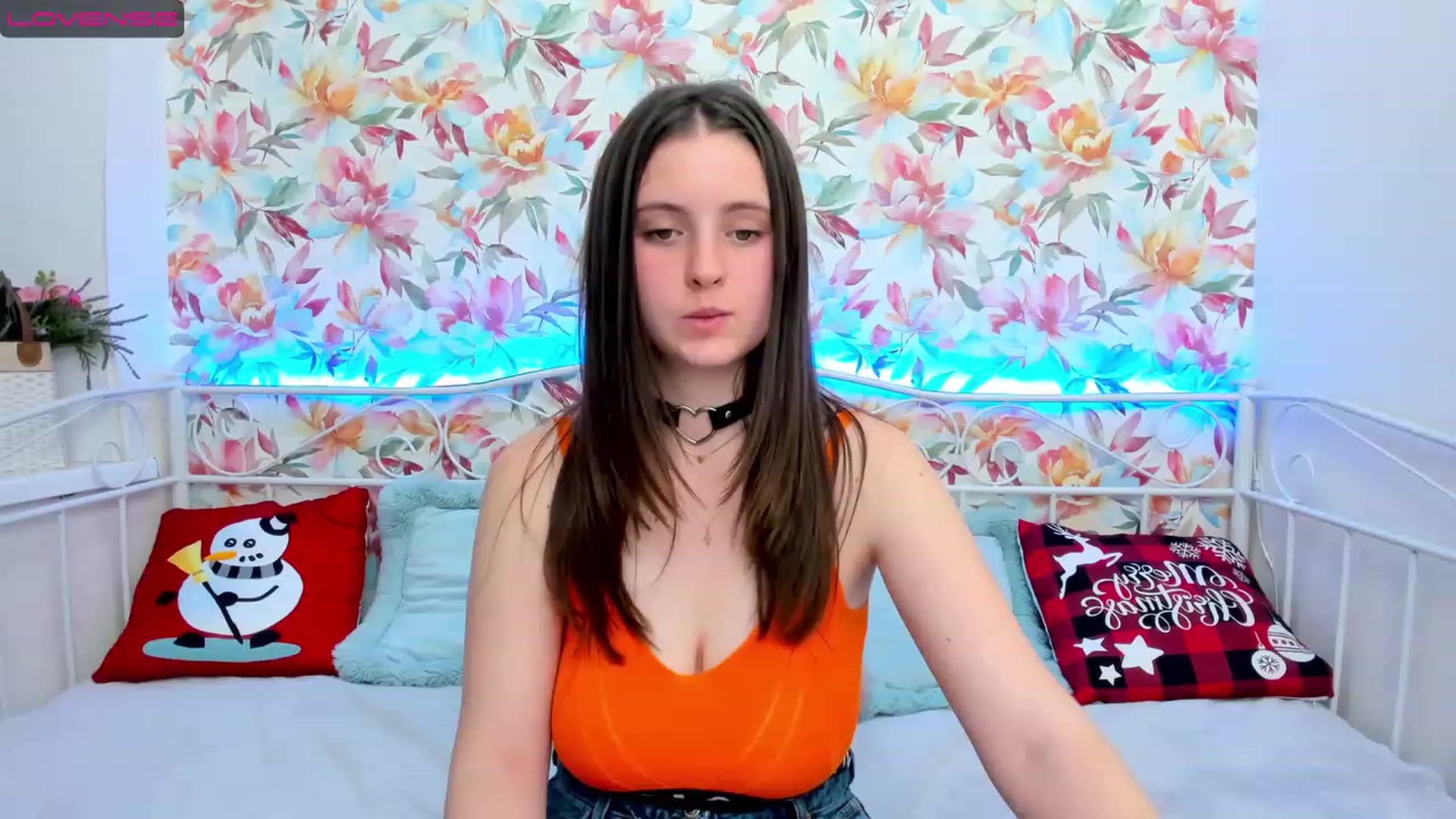 Gallery image thumbnail from ElsaJones's myfreecams stream on, 12/29/2022, 17:20 image 19 of 20