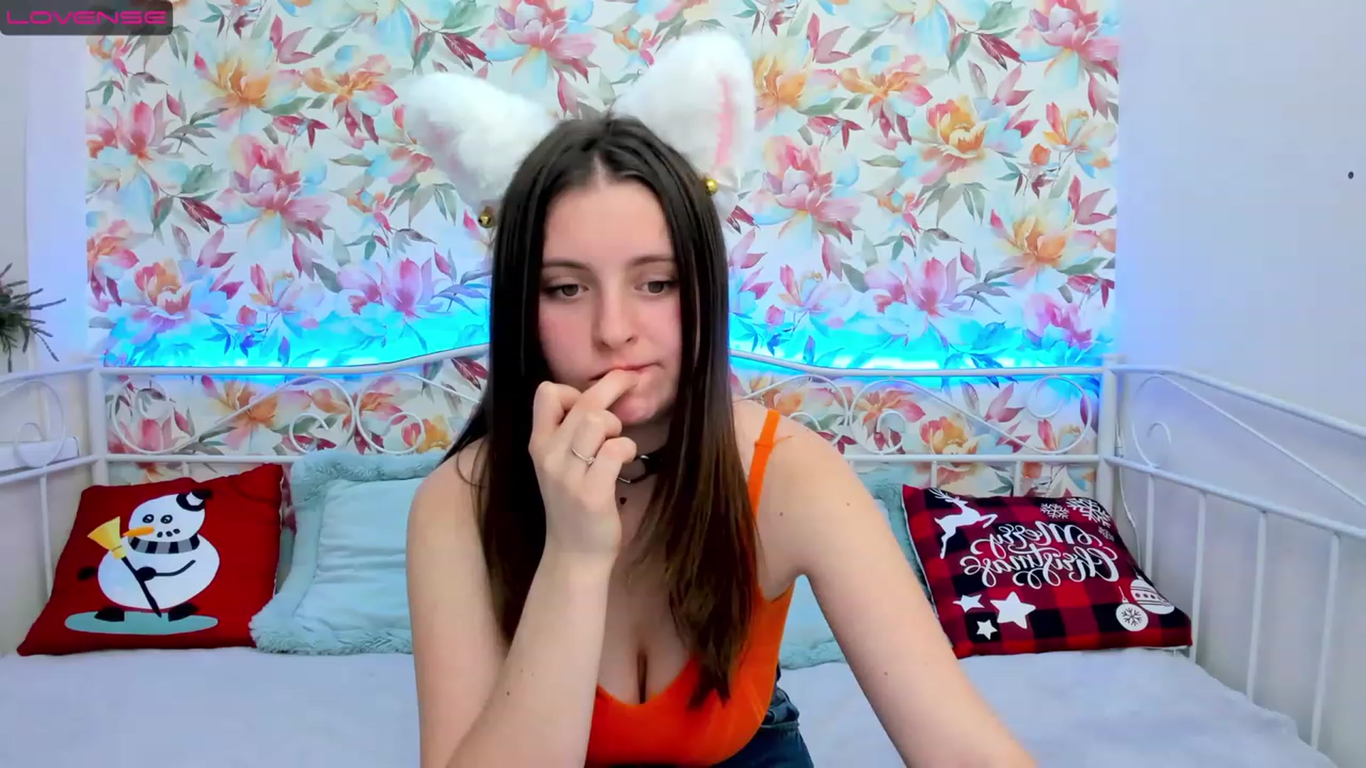 Gallery image thumbnail from ElsaJones's myfreecams stream on, 12/29/2022, 17:20 image 5 of 20