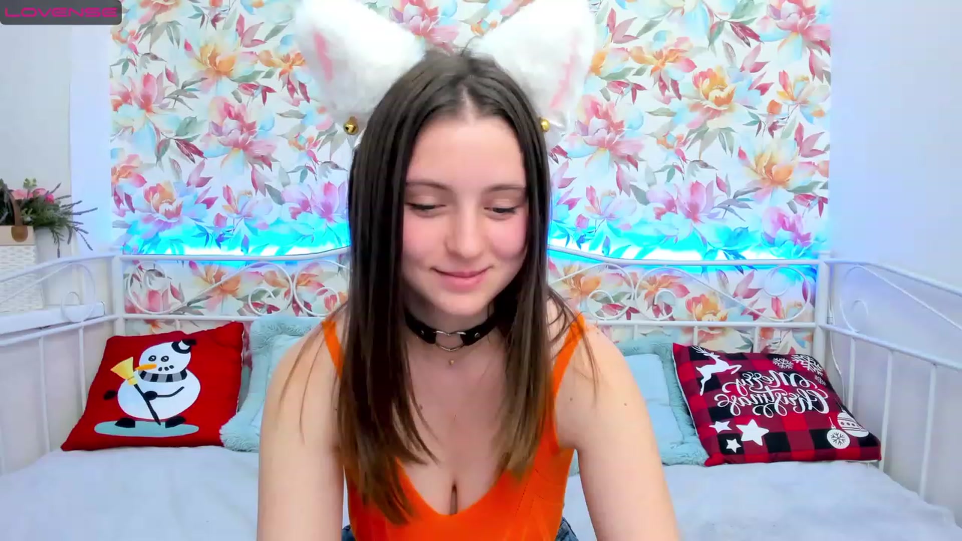 Gallery image thumbnail from ElsaJones's myfreecams stream on, 12/29/2022, 17:20 image 14 of 20