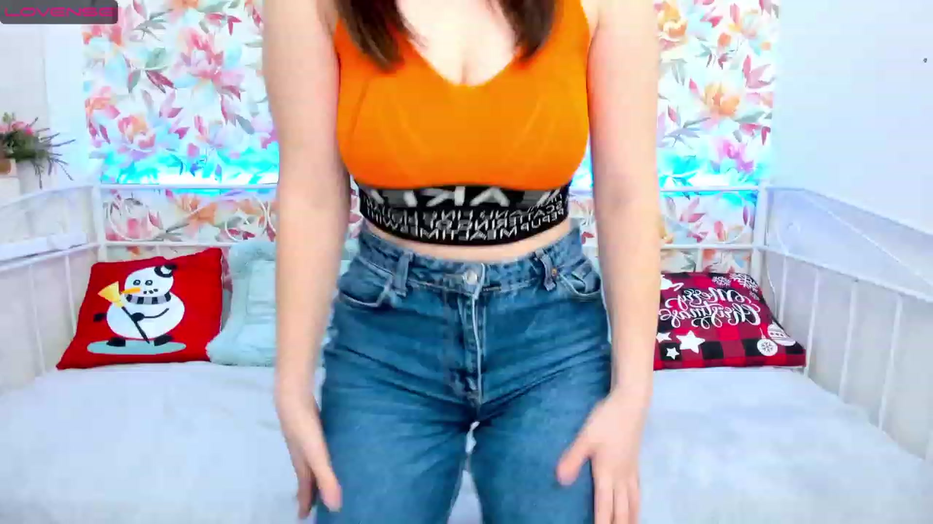 Gallery image thumbnail from ElsaJones's myfreecams stream on, 12/29/2022, 17:20 image 8 of 20