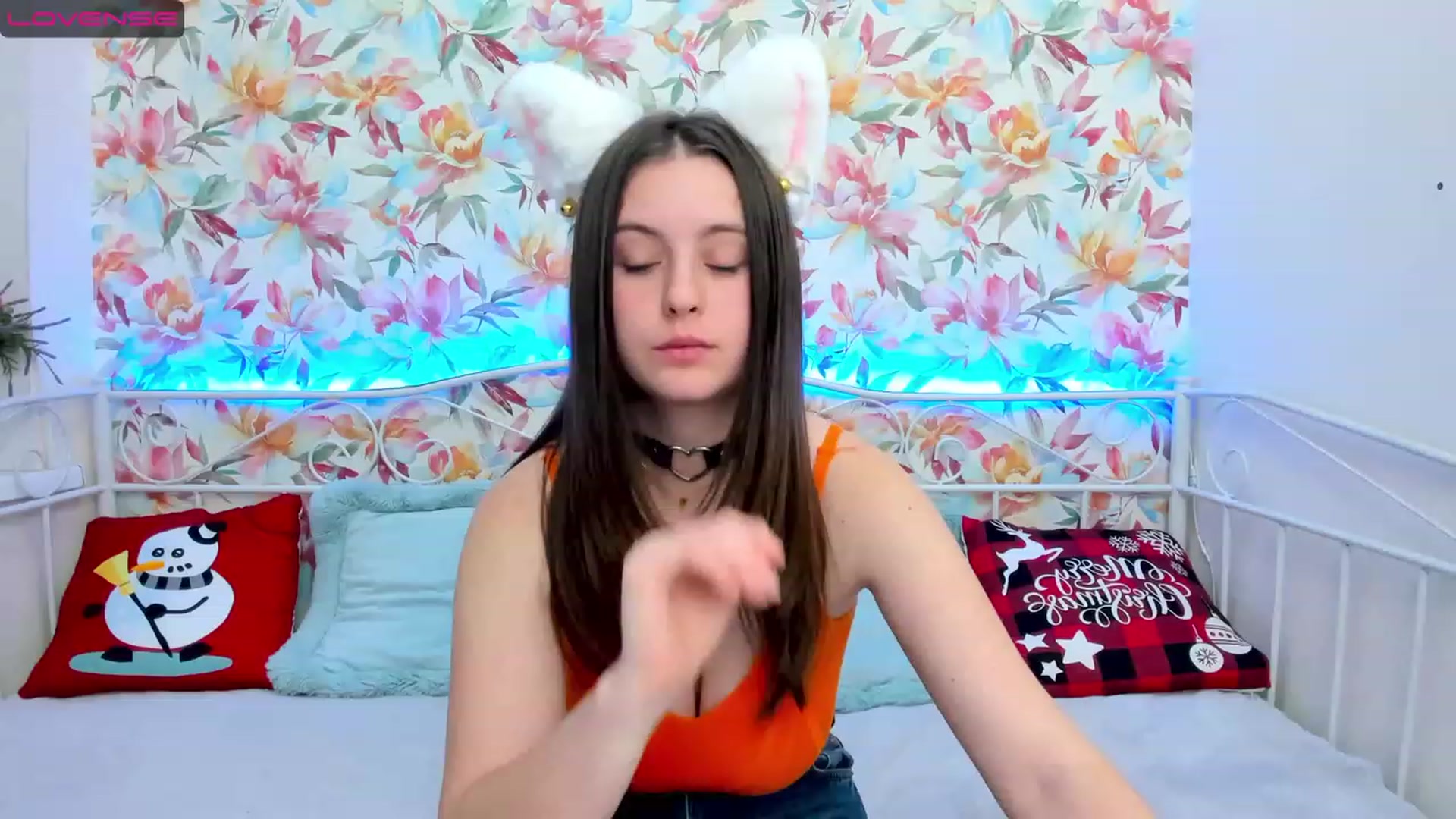 Gallery image thumbnail from ElsaJones's myfreecams stream on, 12/29/2022, 17:20 image 4 of 20