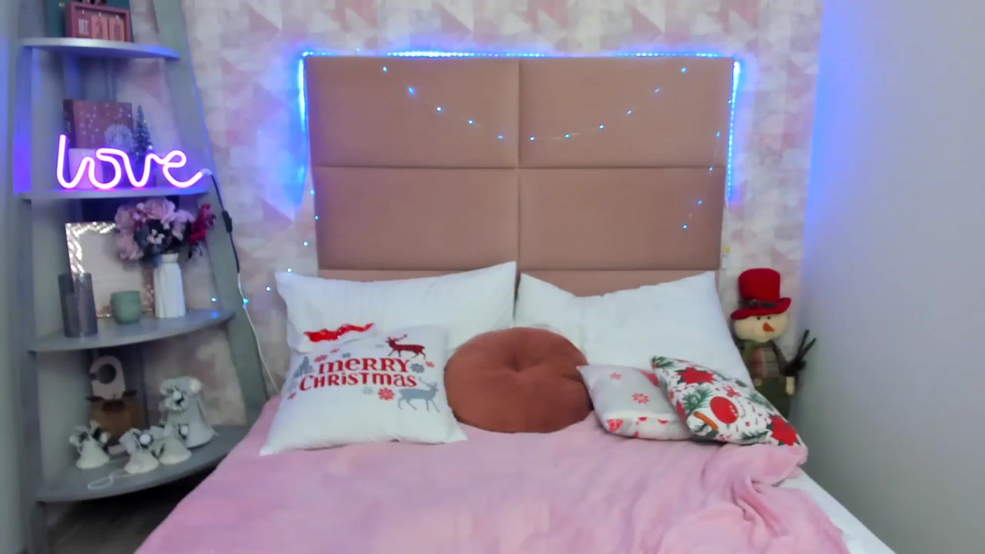 Gallery image thumbnail from ElsaJones's myfreecams stream on, 12/30/2022, 17:51 image 16 of 20