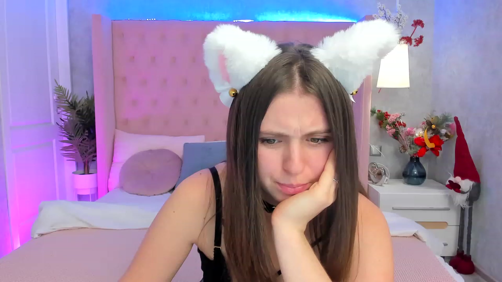 Gallery image thumbnail from ElsaJones's myfreecams stream on, 01/02/2023, 18:38 image 18 of 20