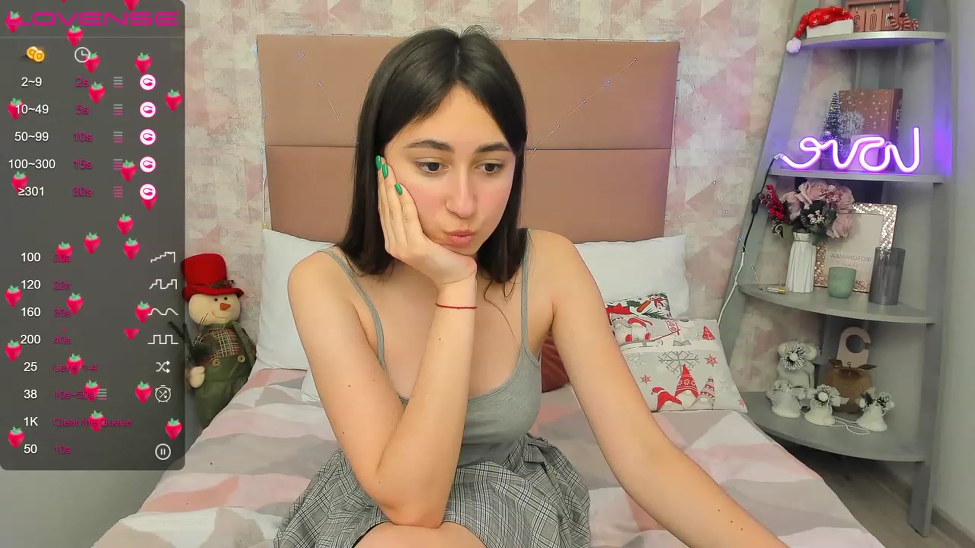 Gallery image thumbnail from ElsaJones's myfreecams stream on, 01/05/2023, 17:24 image 18 of 20
