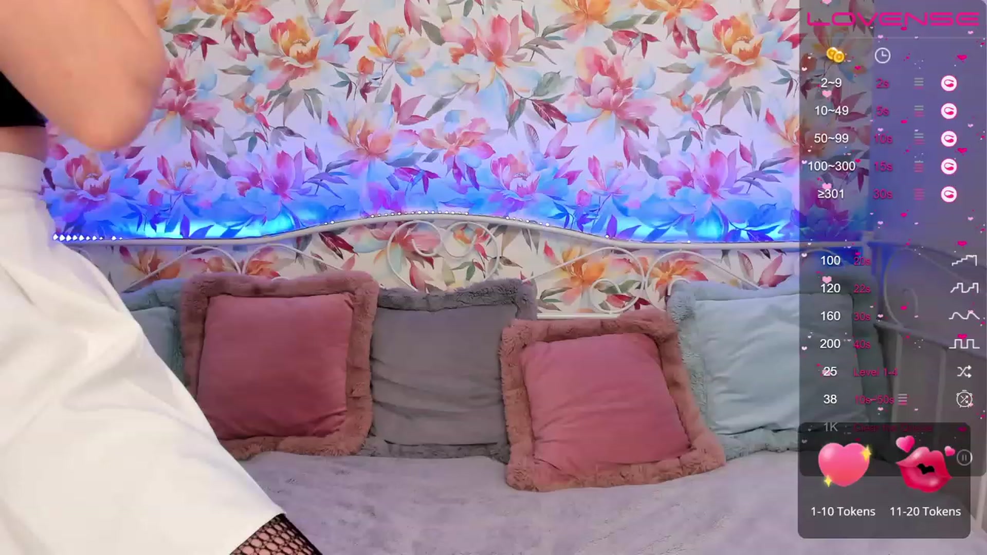 Gallery image thumbnail from ElsaJones's myfreecams stream on, 01/20/2023, 14:36 image 4 of 20