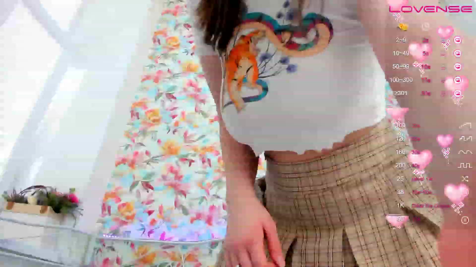 Gallery image thumbnail from ElsaJones's myfreecams stream on, 02/14/2023, 12:14 image 4 of 20