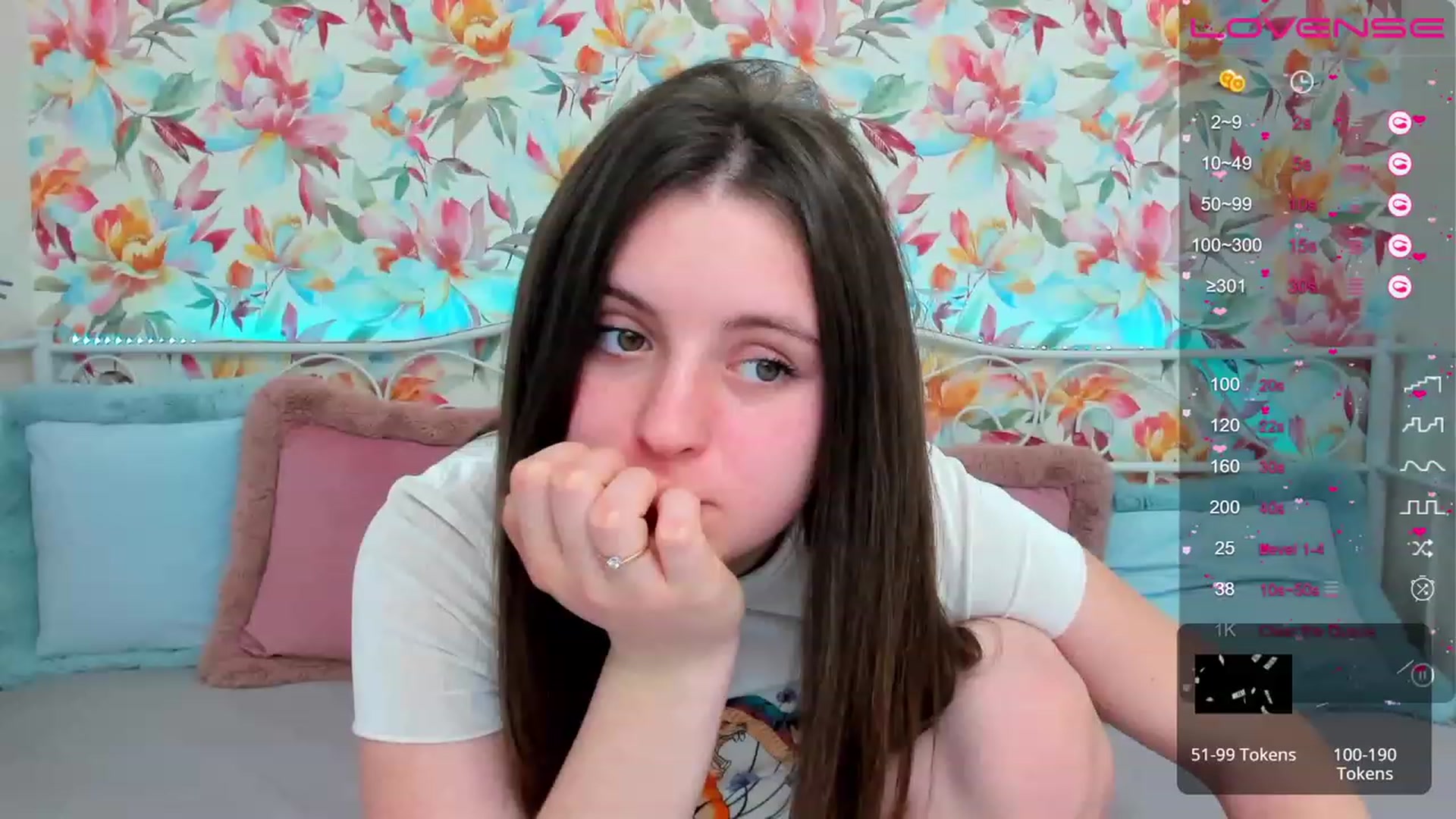 Gallery image thumbnail from ElsaJones's myfreecams stream on, 03/02/2023, 15:02 image 15 of 20