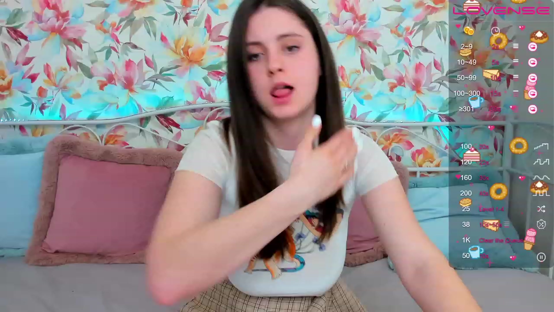 Gallery image thumbnail from ElsaJones's myfreecams stream on, 03/02/2023, 15:17 image 18 of 20
