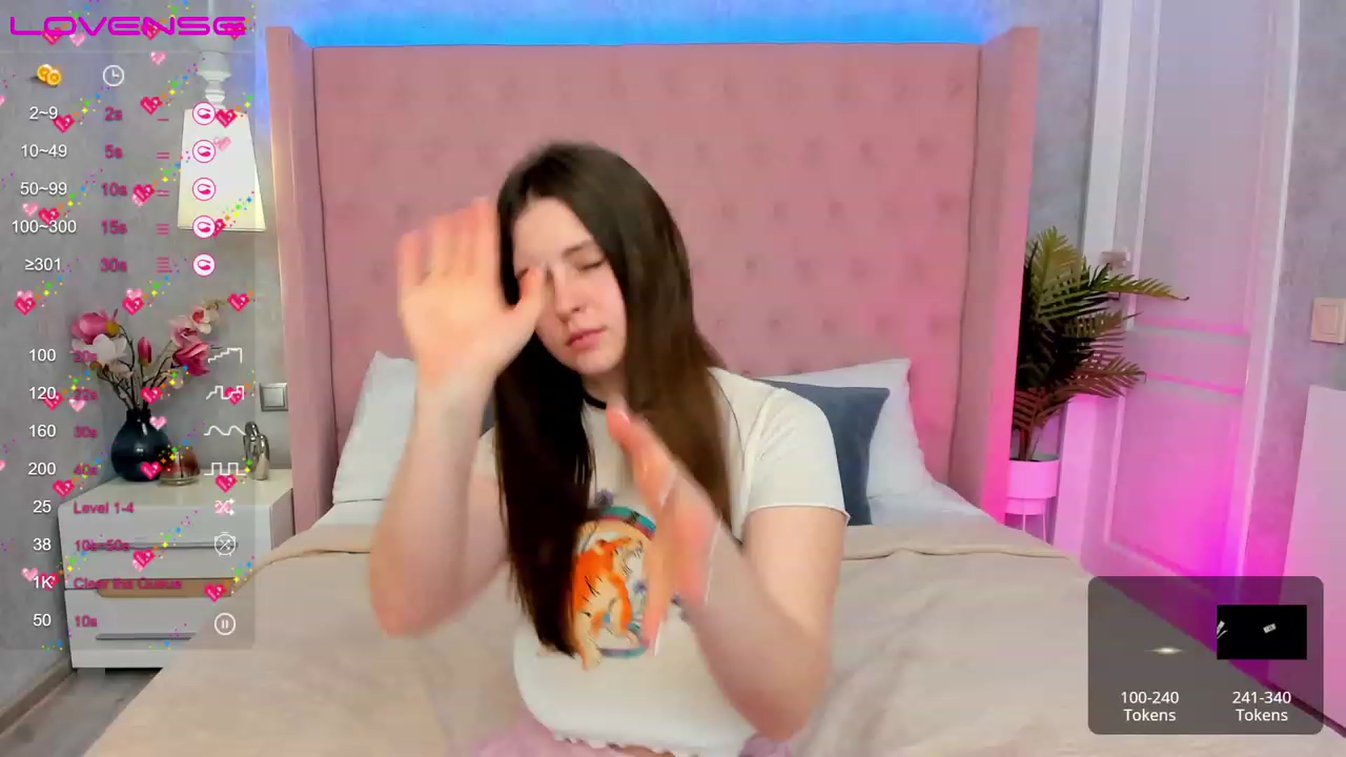 Gallery image thumbnail from ElsaJones's myfreecams stream on, 03/07/2023, 14:00 image 3 of 20