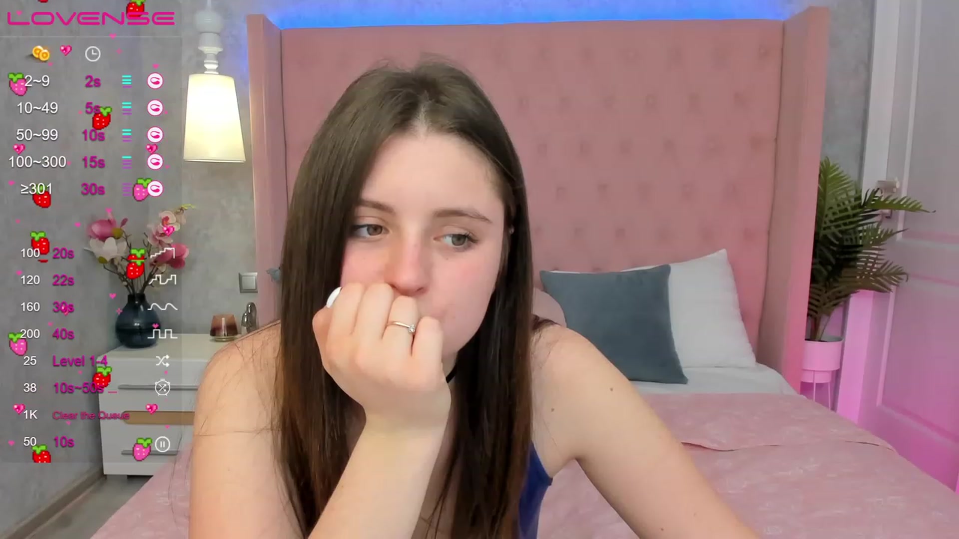 Gallery image thumbnail from ElsaJones's myfreecams stream on, 03/10/2023, 15:09 image 14 of 20