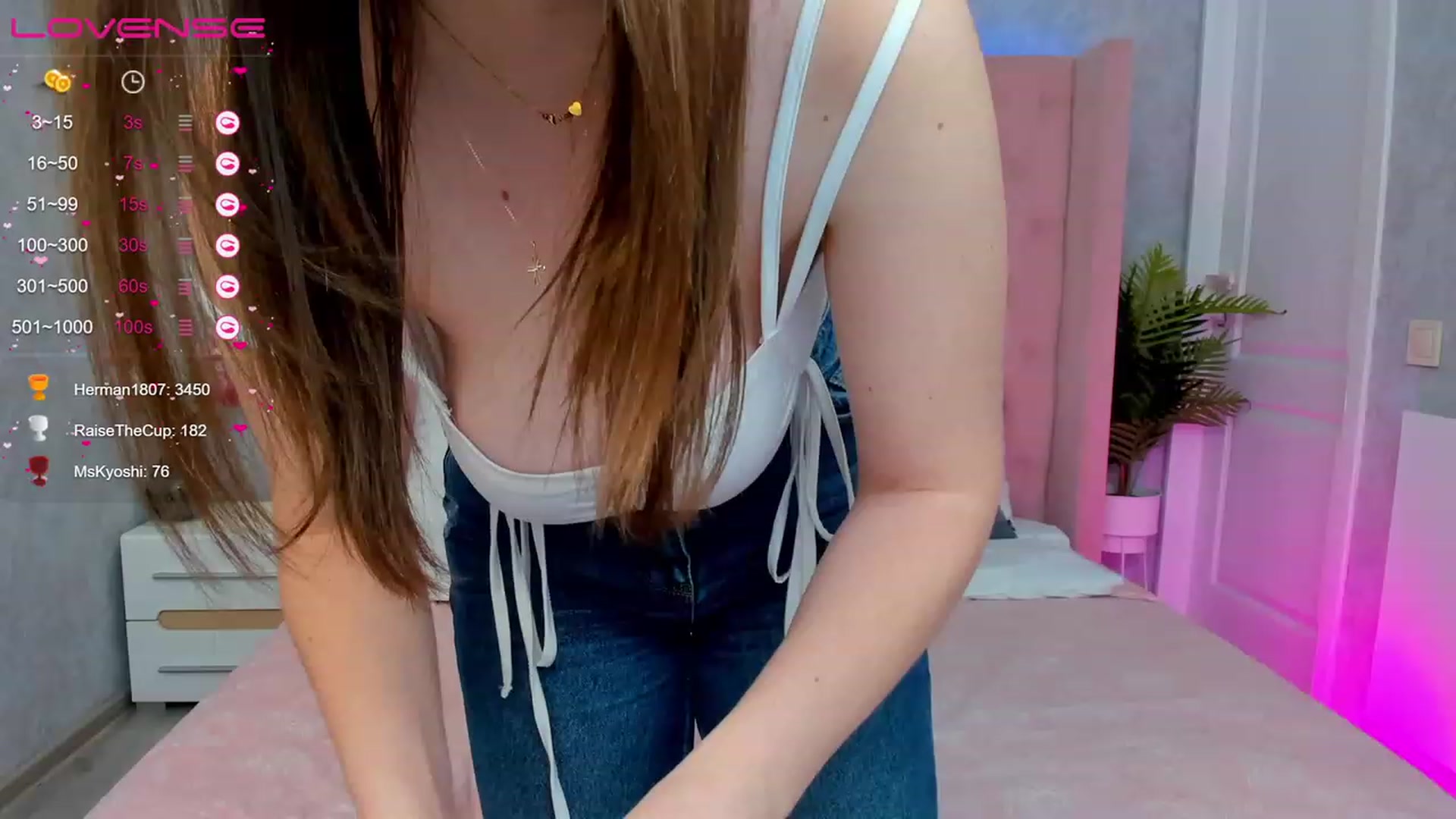 Gallery image thumbnail from ElsaJones's myfreecams stream on, 03/12/2023, 12:54 image 20 of 20