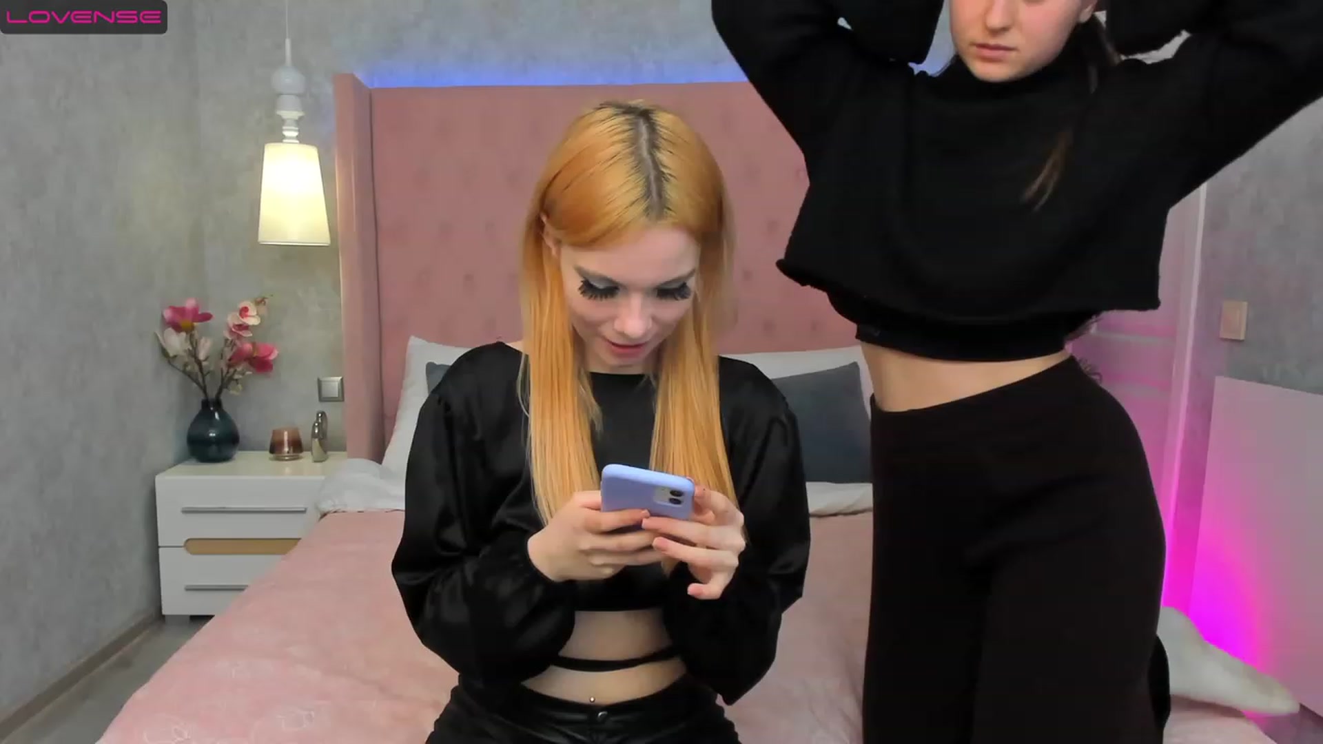Gallery image thumbnail from ElsaJones's myfreecams stream on, 03/13/2023, 13:01 image 19 of 20