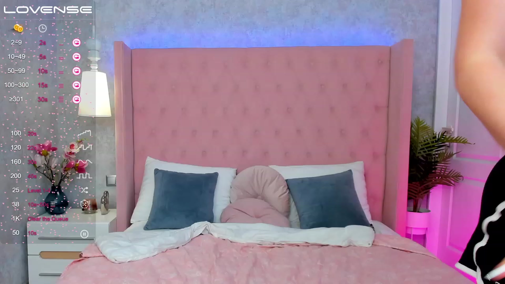 Gallery image thumbnail from ElsaJones's myfreecams stream on, 03/14/2023, 18:07 image 6 of 20