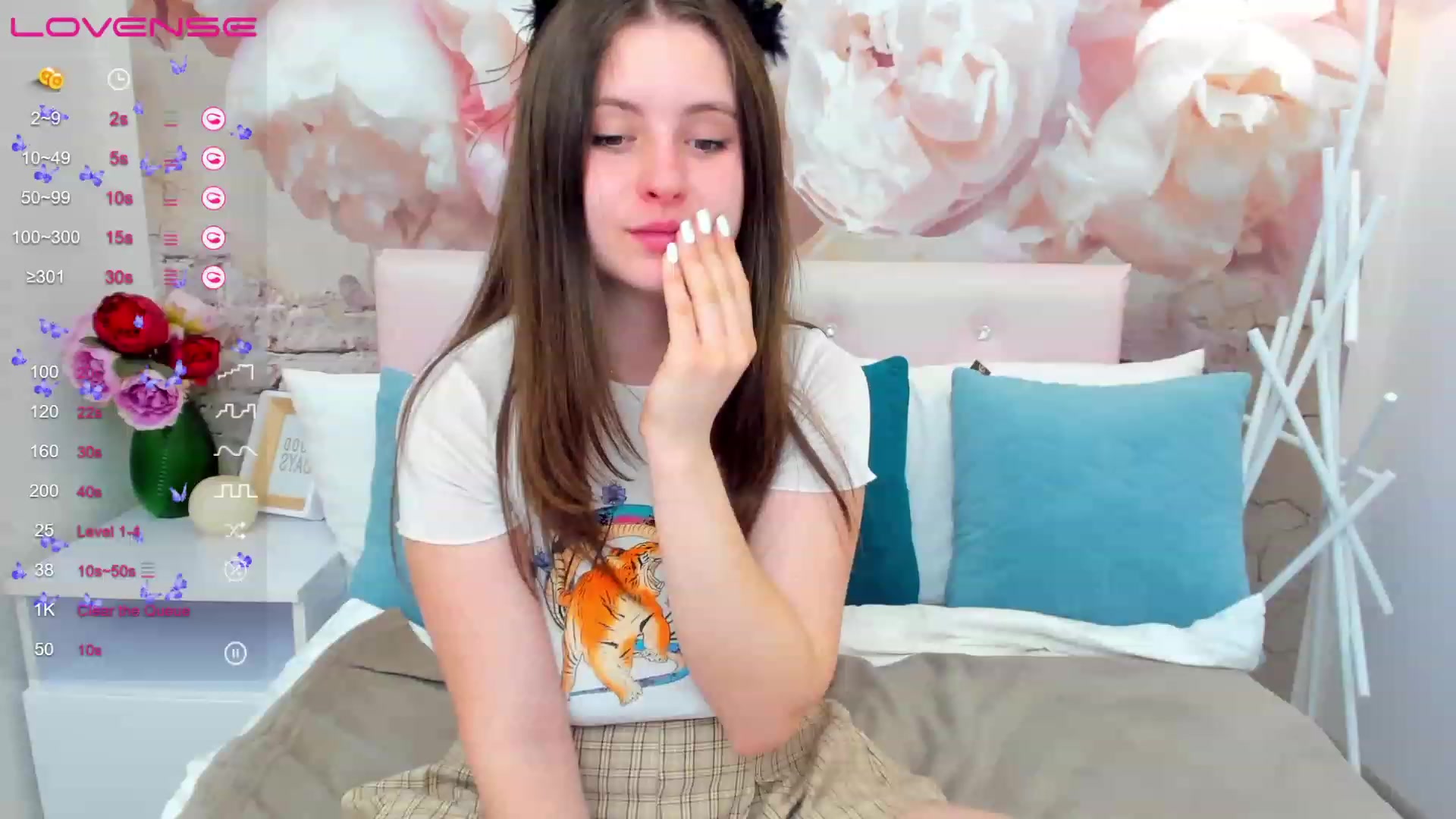 Gallery image thumbnail from ElsaJones's myfreecams stream on, 03/16/2023, 16:36 image 2 of 20