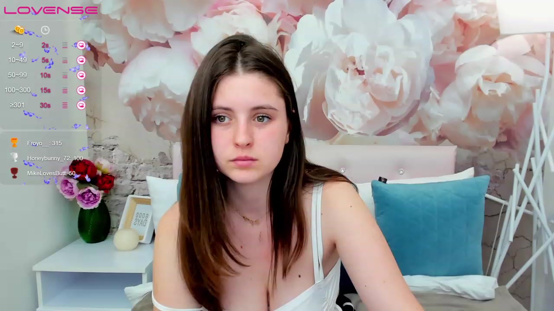 Gallery image thumbnail from ElsaJones's myfreecams stream on, 03/17/2023, 16:01 image 16 of 20