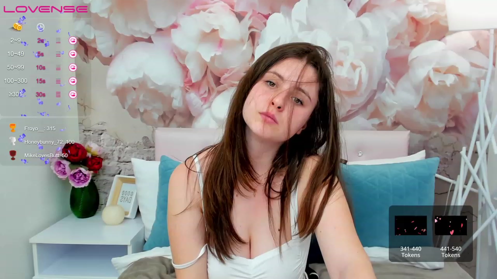 Gallery image thumbnail from ElsaJones's myfreecams stream on, 03/17/2023, 16:01 image 18 of 20