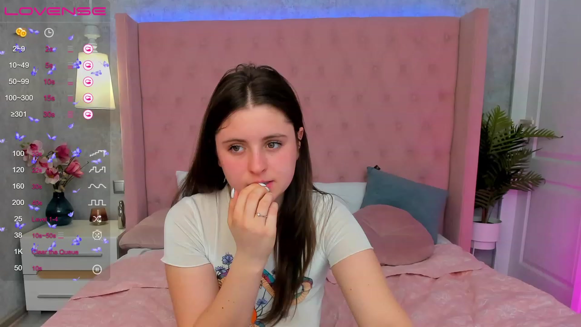 Gallery image thumbnail from ElsaJones's myfreecams stream on, 03/18/2023, 13:01 image 14 of 20