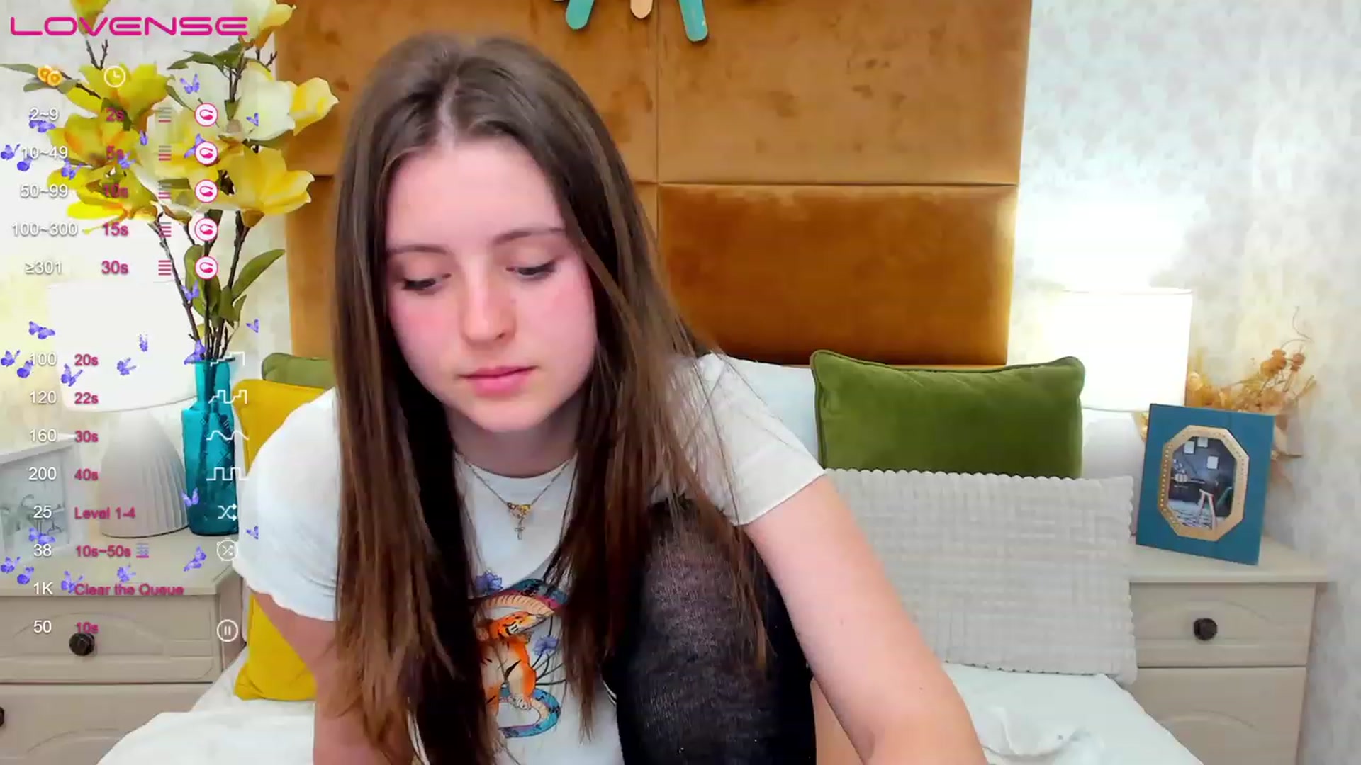 Gallery image thumbnail from ElsaJones's myfreecams stream on, 03/21/2023, 19:09 image 3 of 20