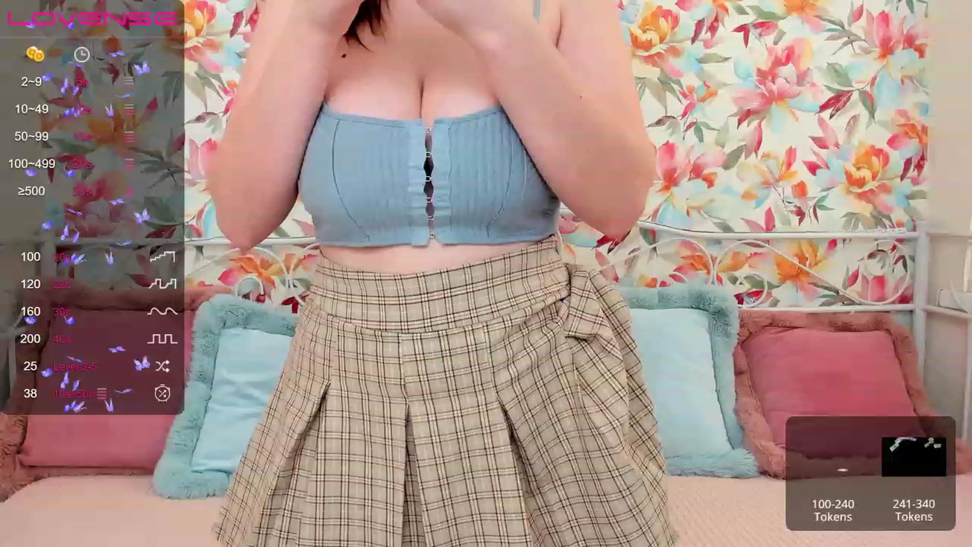 Gallery image thumbnail from ElsaJones's myfreecams stream on, 04/08/2023, 12:40 image 5 of 20