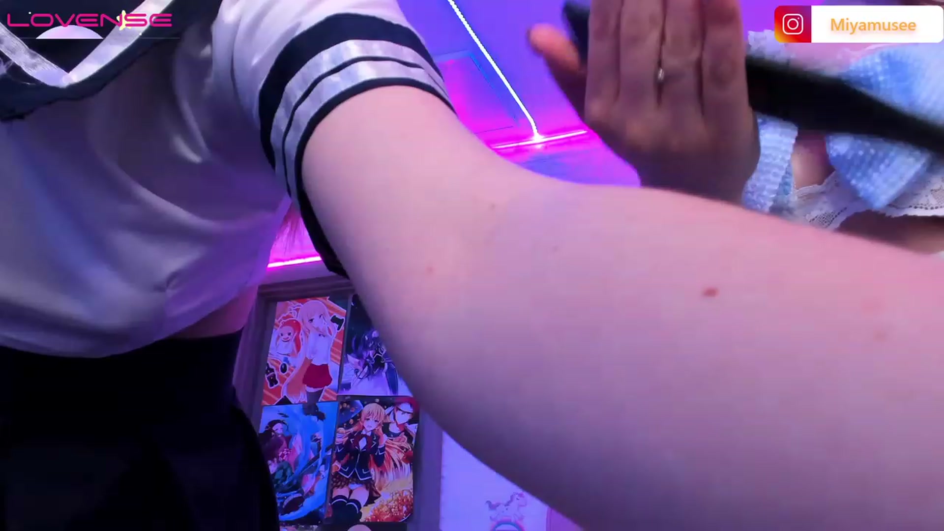 Gallery image thumbnail from ElsaJones's myfreecams stream on, 04/14/2023, 18:47 image 10 of 20