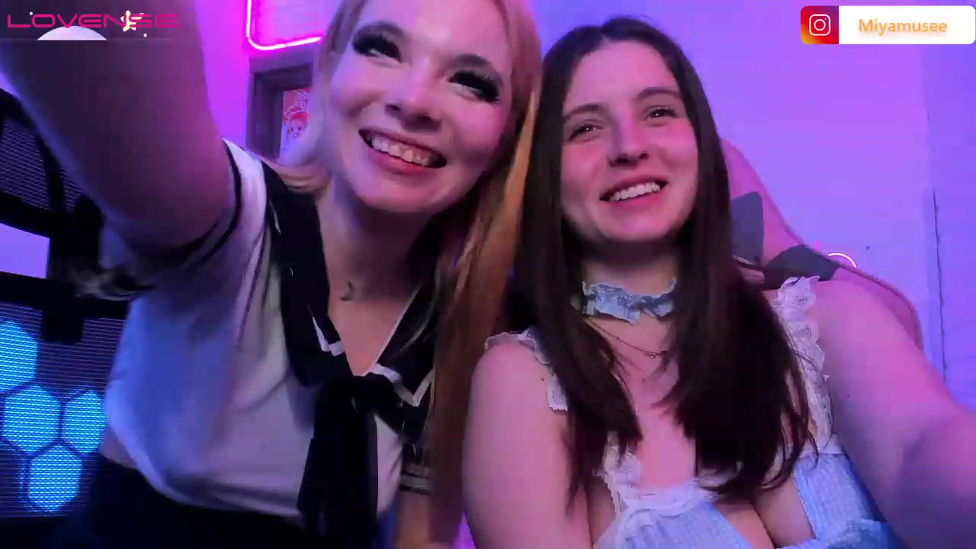 Gallery image thumbnail from ElsaJones's myfreecams stream on, 04/14/2023, 18:47 image 12 of 20