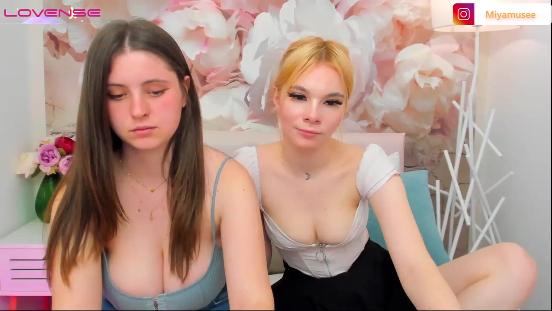 Gallery image thumbnail from ElsaJones's myfreecams stream on, 04/16/2023, 14:25 image 9 of 20