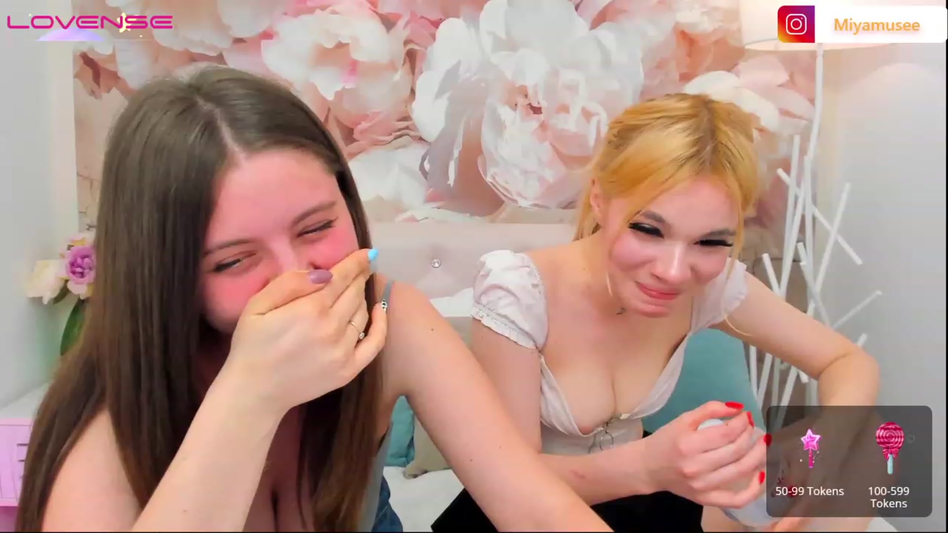 Gallery image thumbnail from ElsaJones's myfreecams stream on, 04/16/2023, 14:25 image 15 of 20
