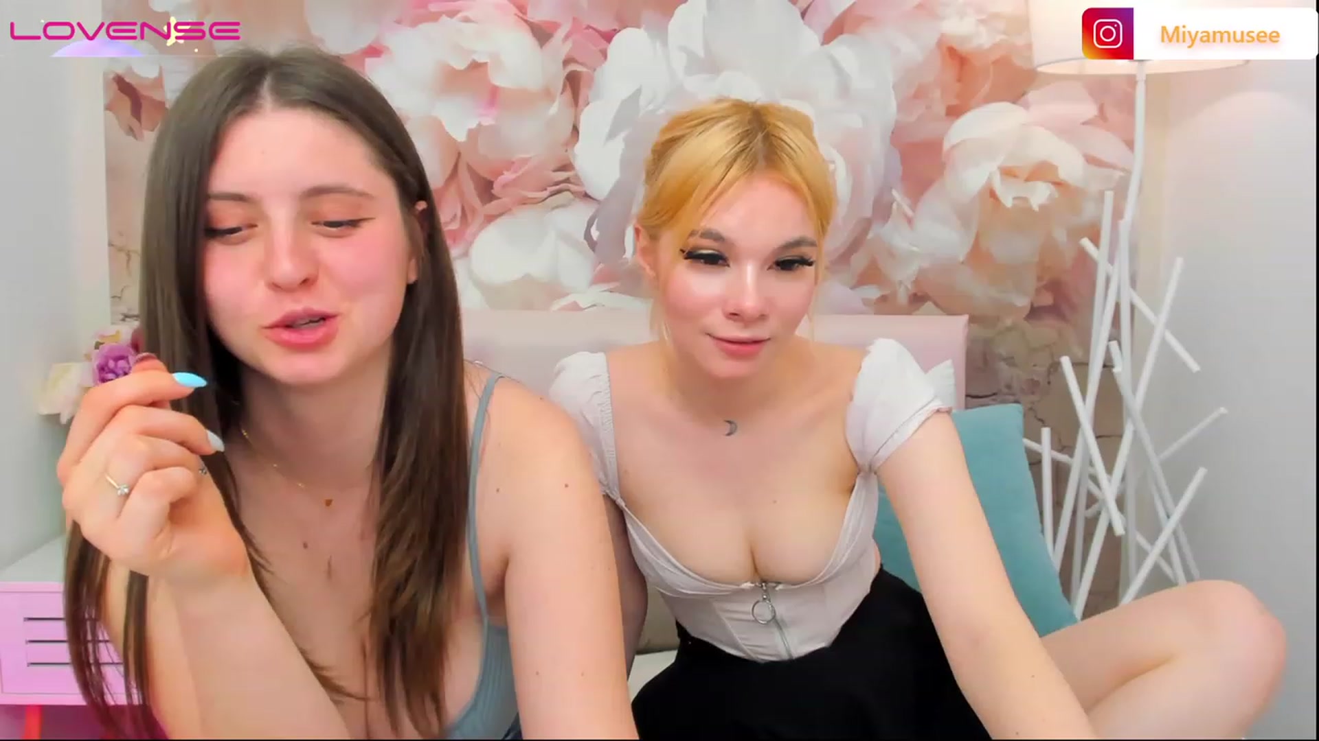 Gallery image thumbnail from ElsaJones's myfreecams stream on, 04/16/2023, 14:25 image 10 of 20